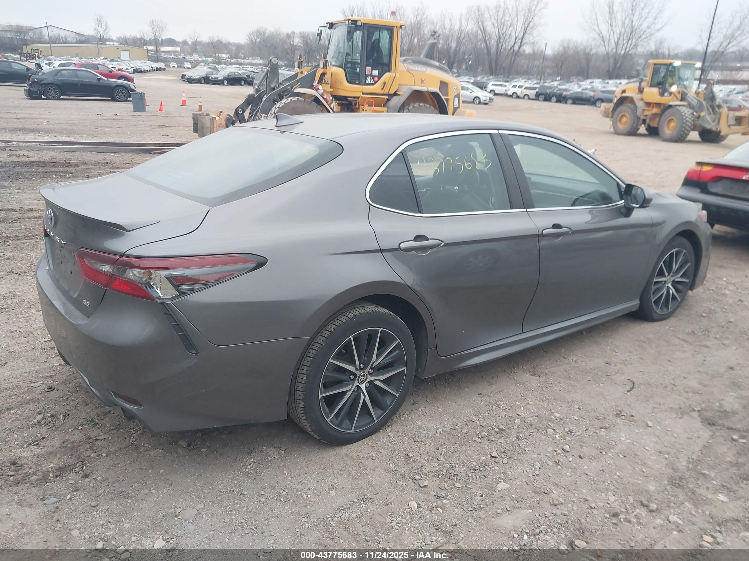 TOYOTA CAMRY image 4