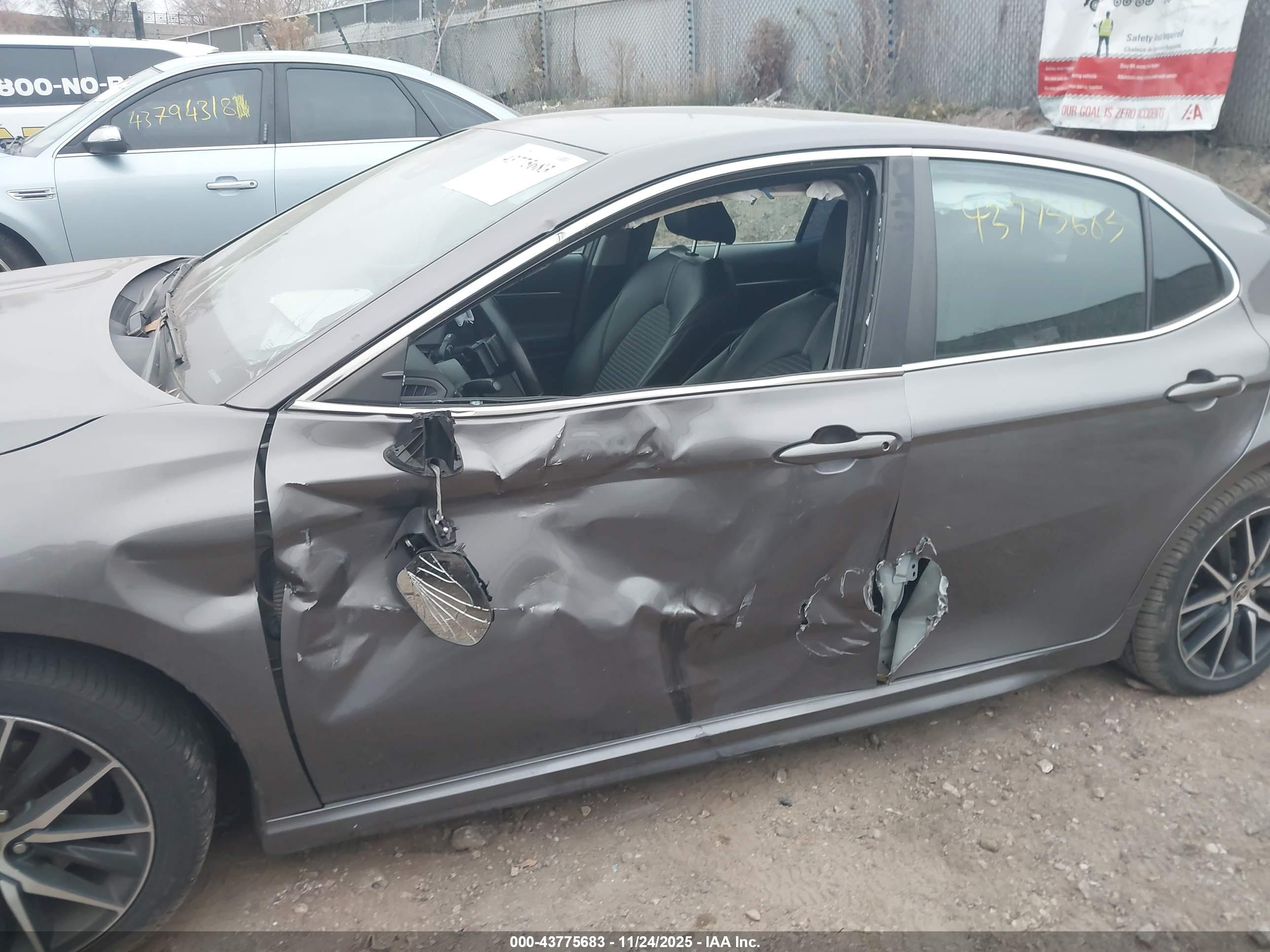 TOYOTA CAMRY image 6