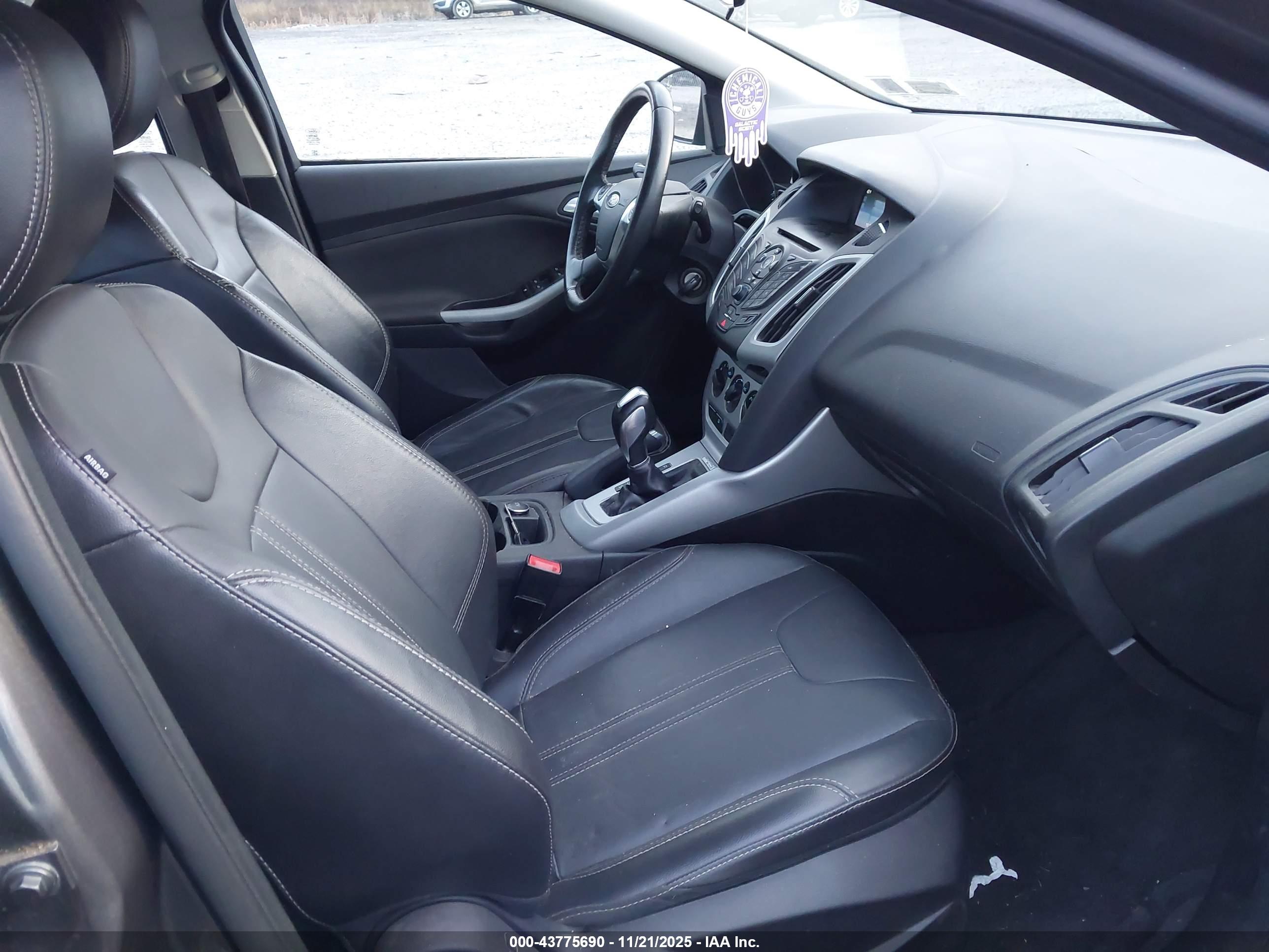 FORD FOCUS image 5