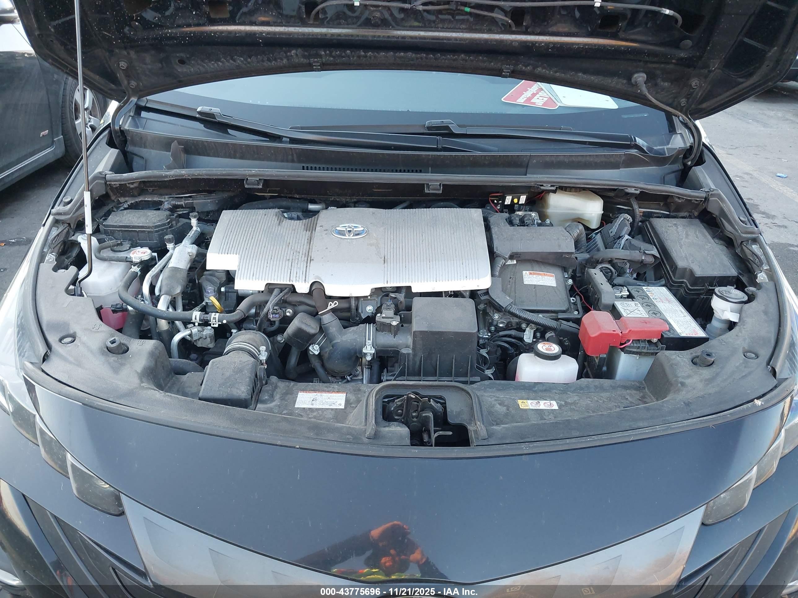 TOYOTA PRIUS image 10