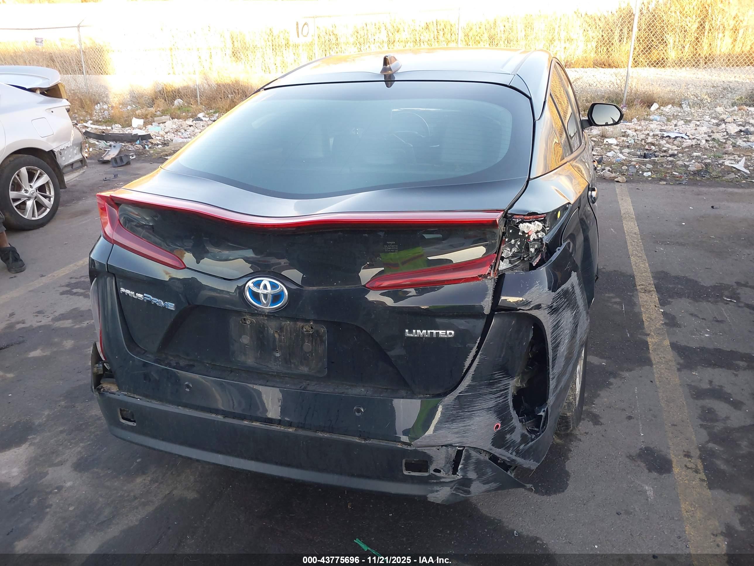 TOYOTA PRIUS image 6