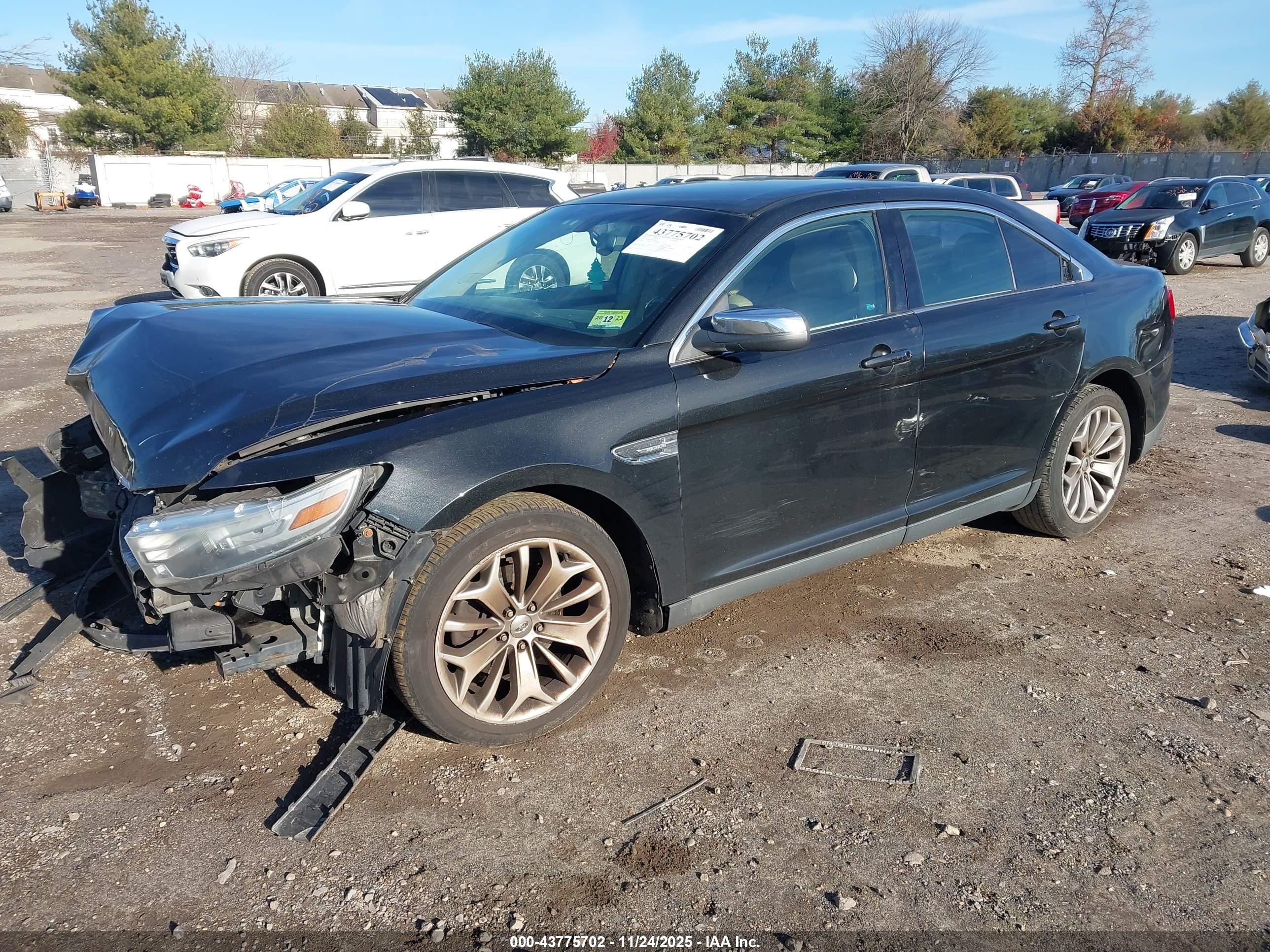 FORD TAURUS image 2