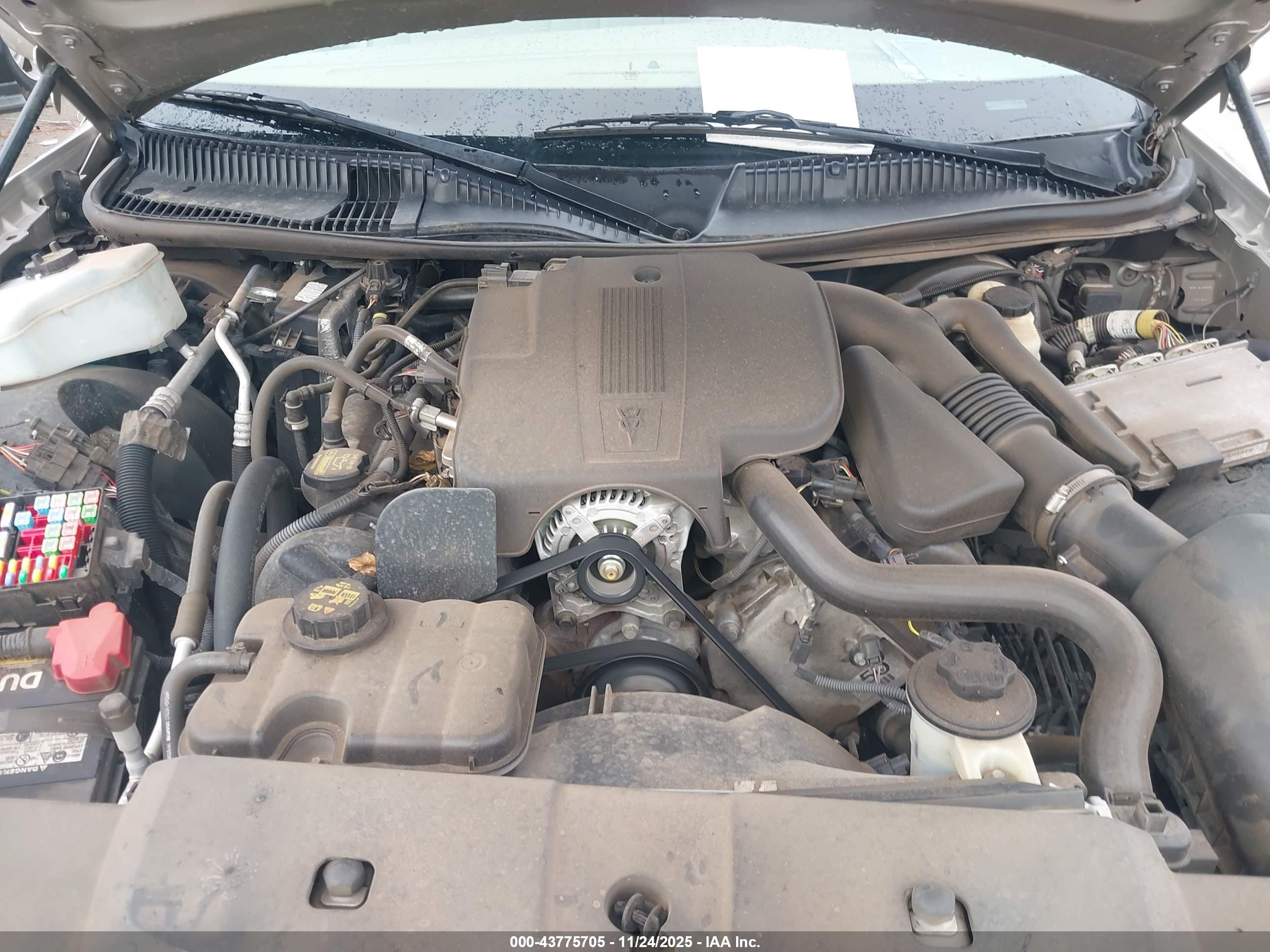 LINCOLN TOWN image 10