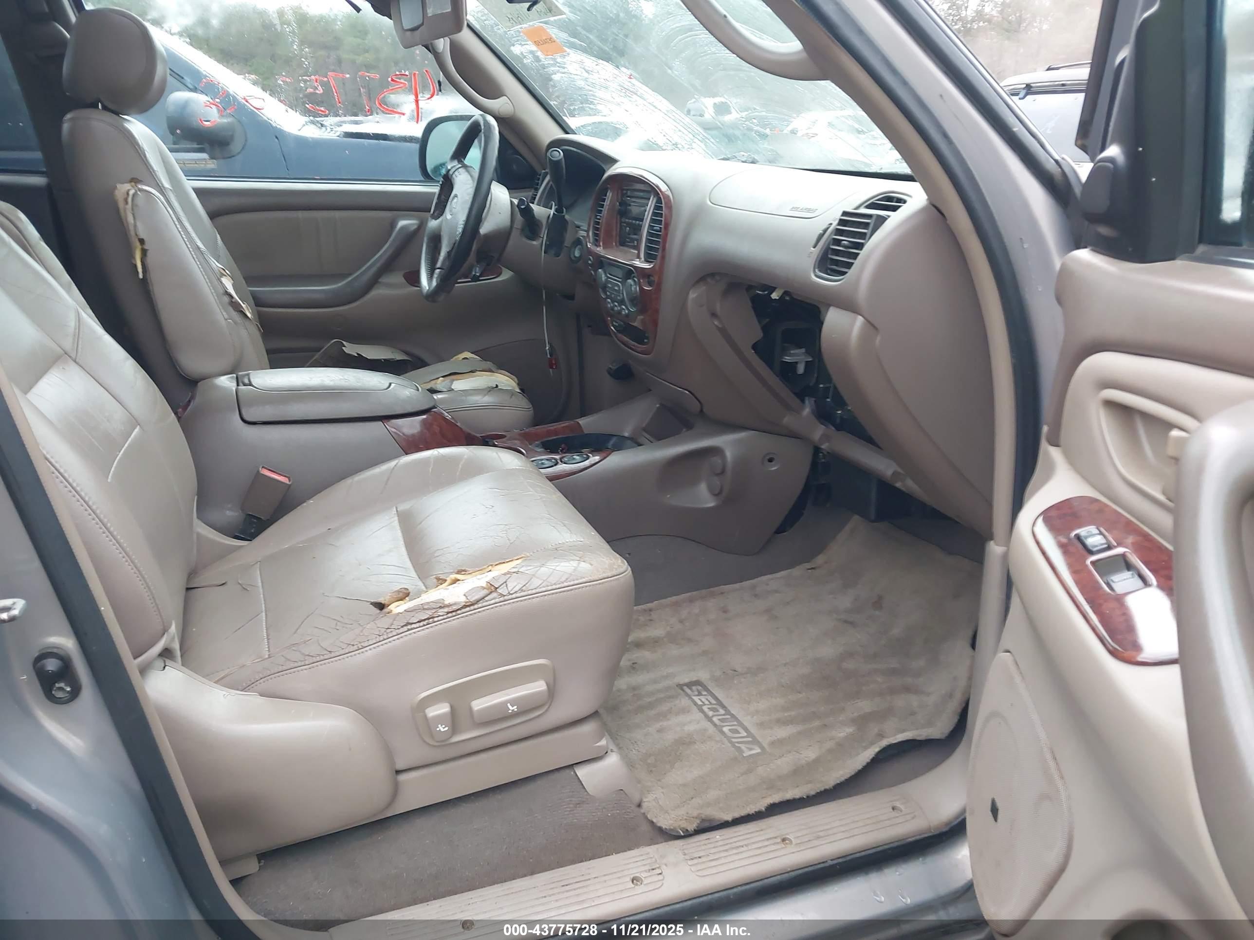 TOYOTA SEQUOIA image 5