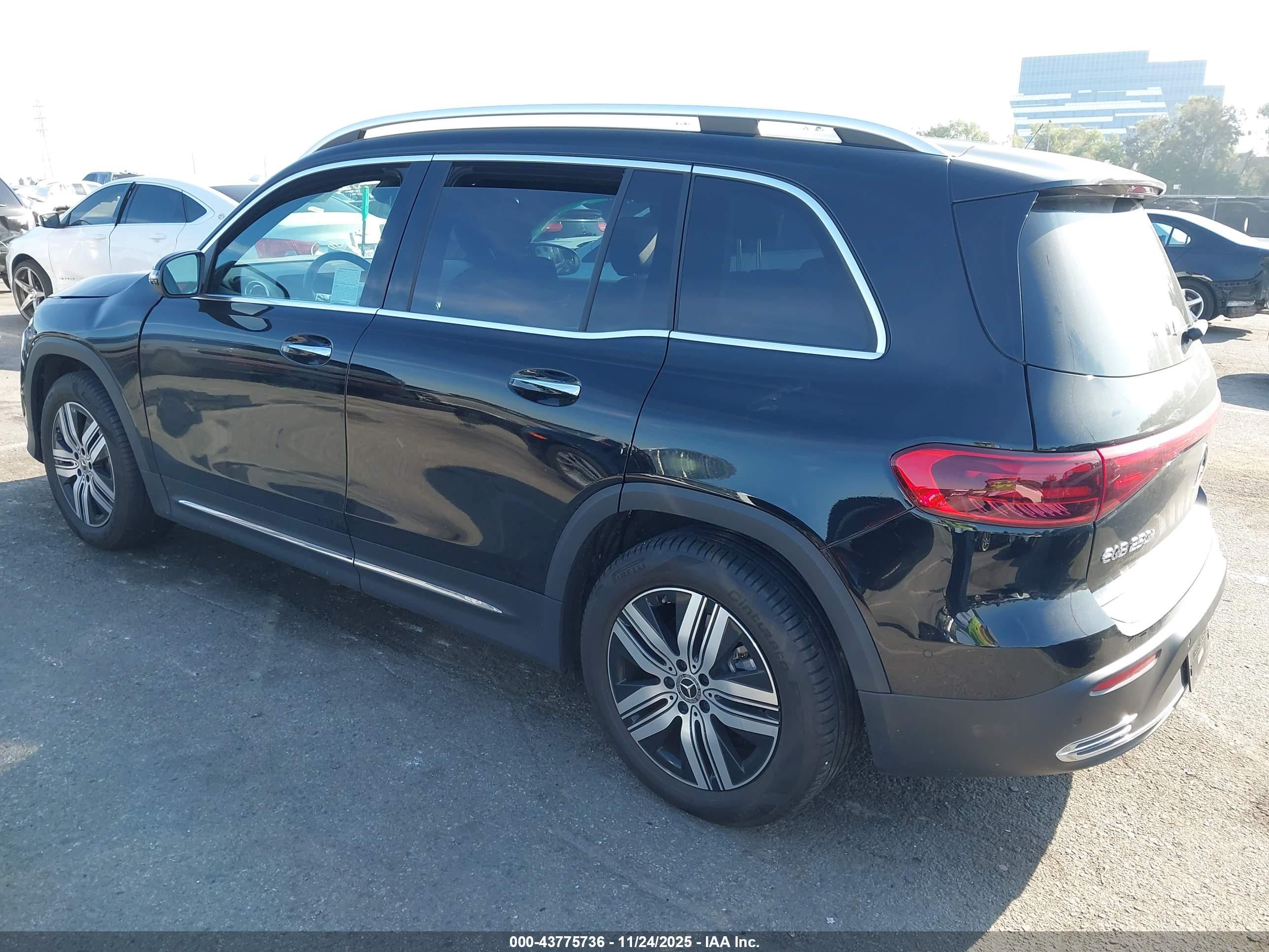 MERCEDES-BENZ EQB image 3