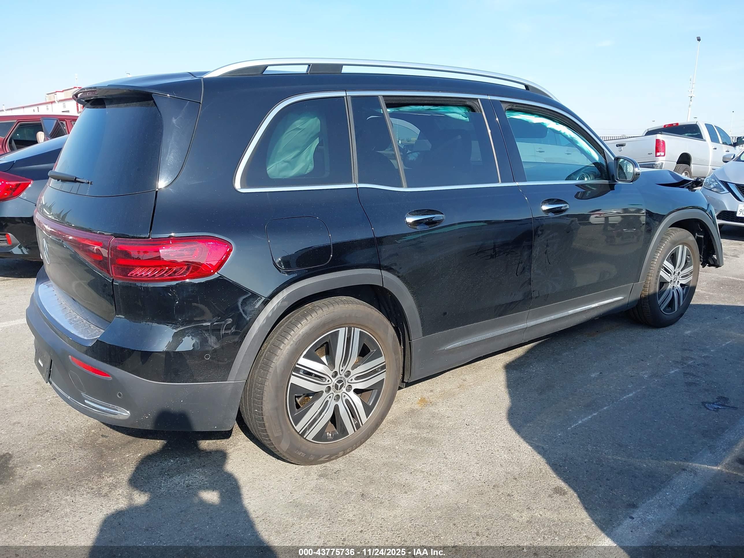 MERCEDES-BENZ EQB image 4