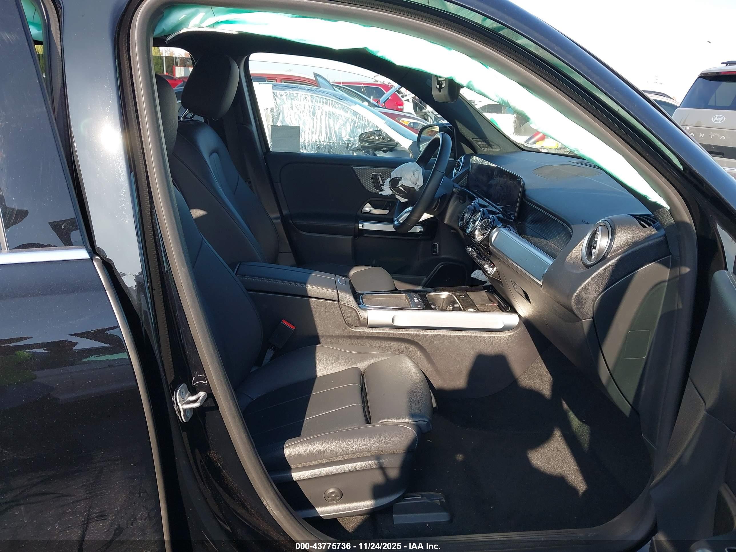 MERCEDES-BENZ EQB image 5