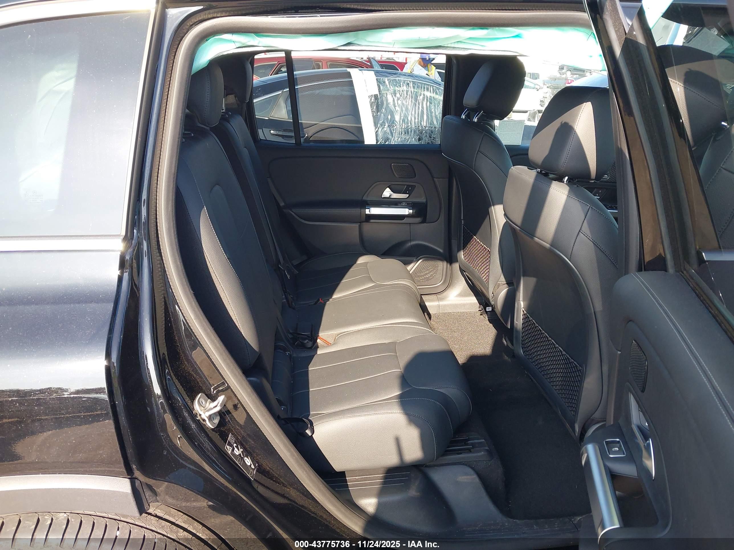MERCEDES-BENZ EQB image 8