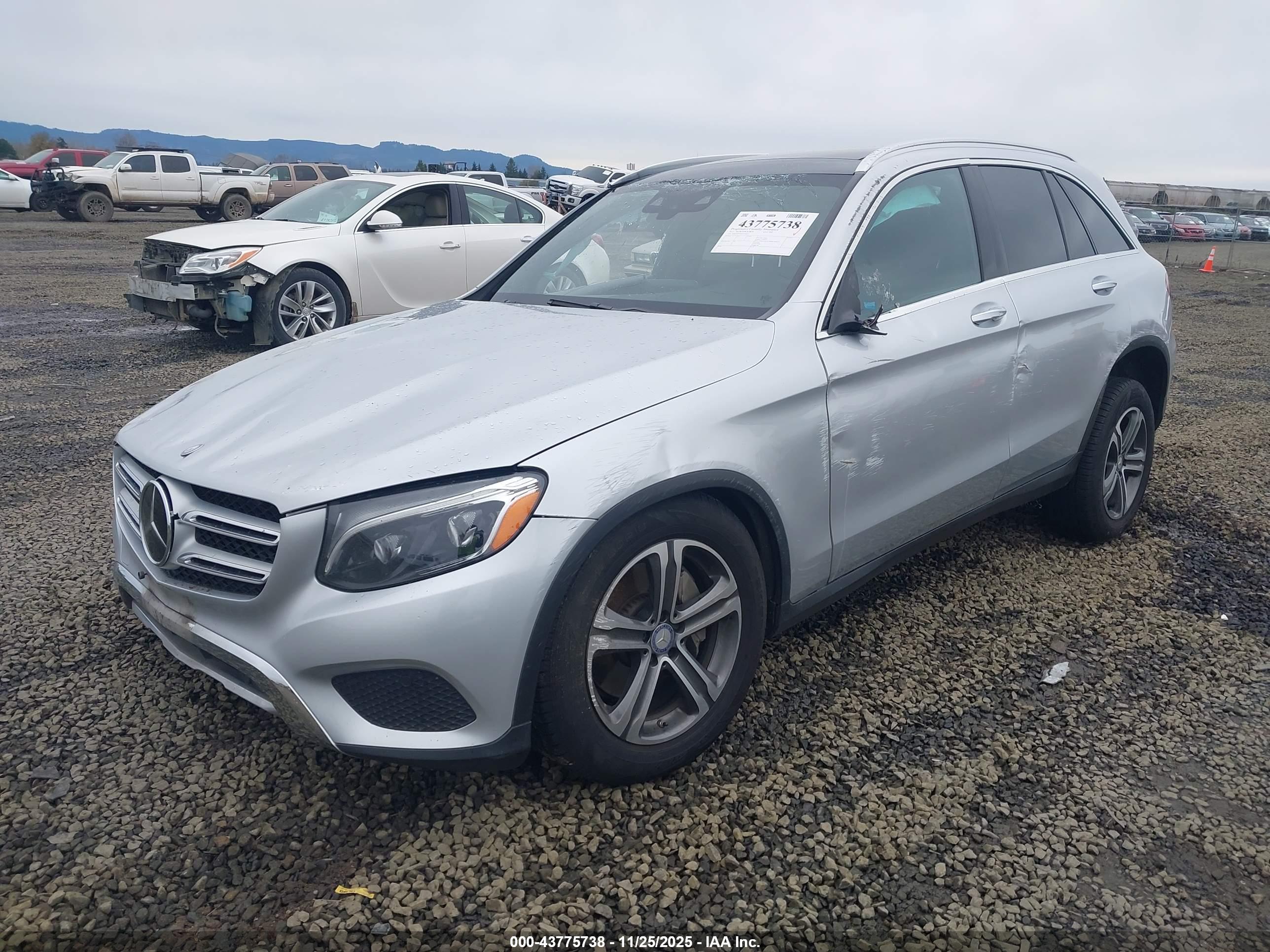 MERCEDES-BENZ GLC image 2