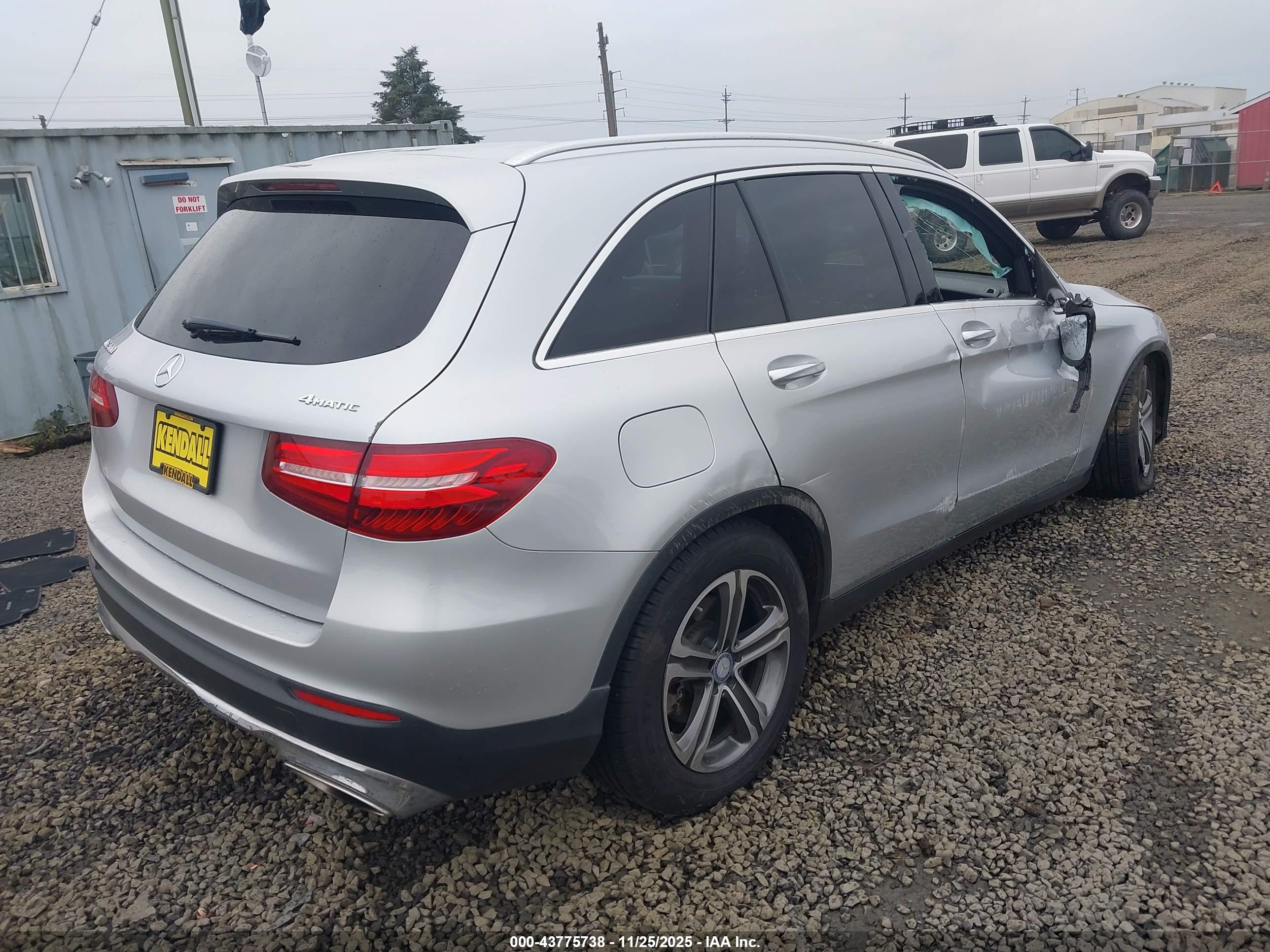 MERCEDES-BENZ GLC image 4