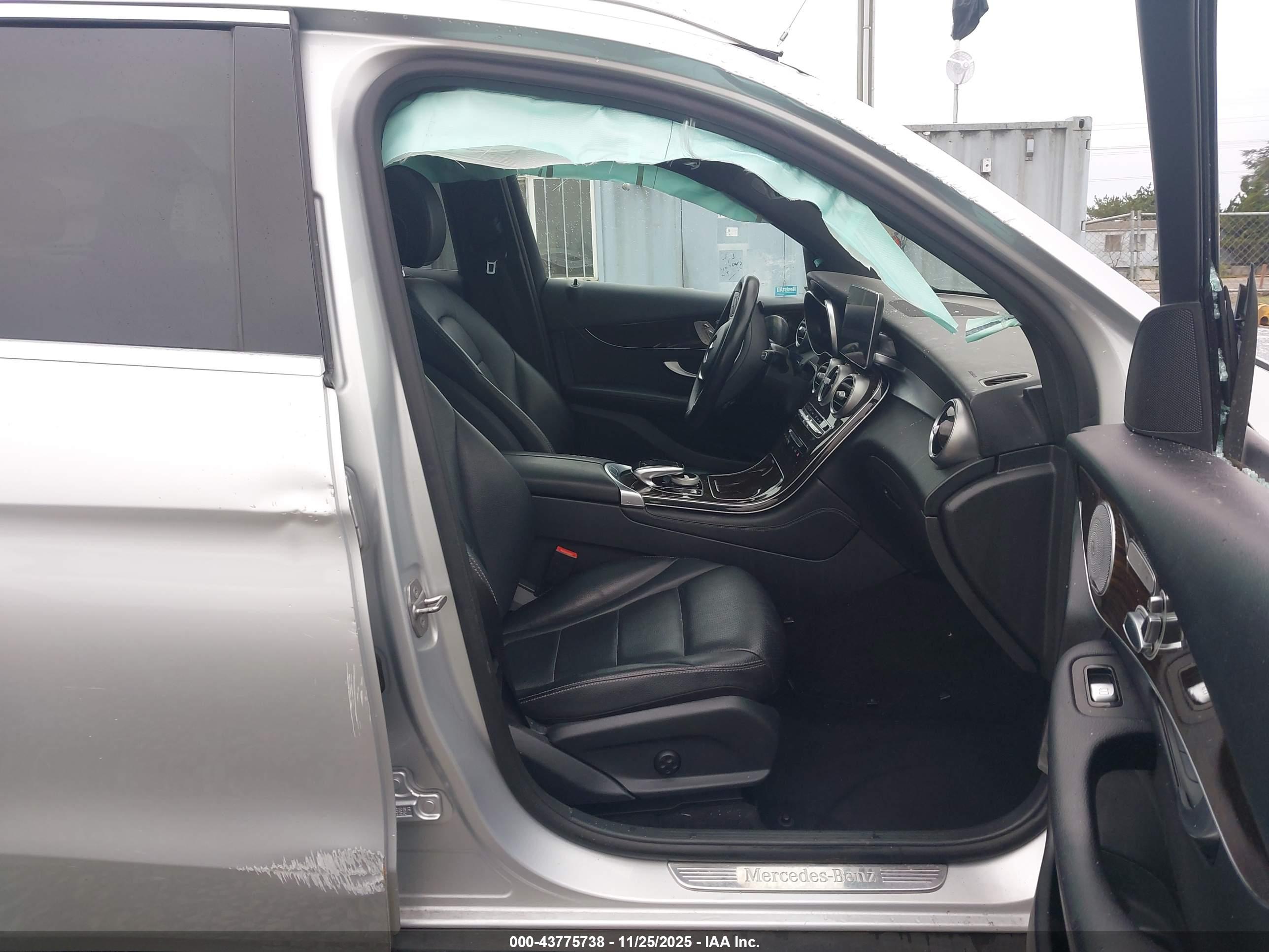 MERCEDES-BENZ GLC image 5