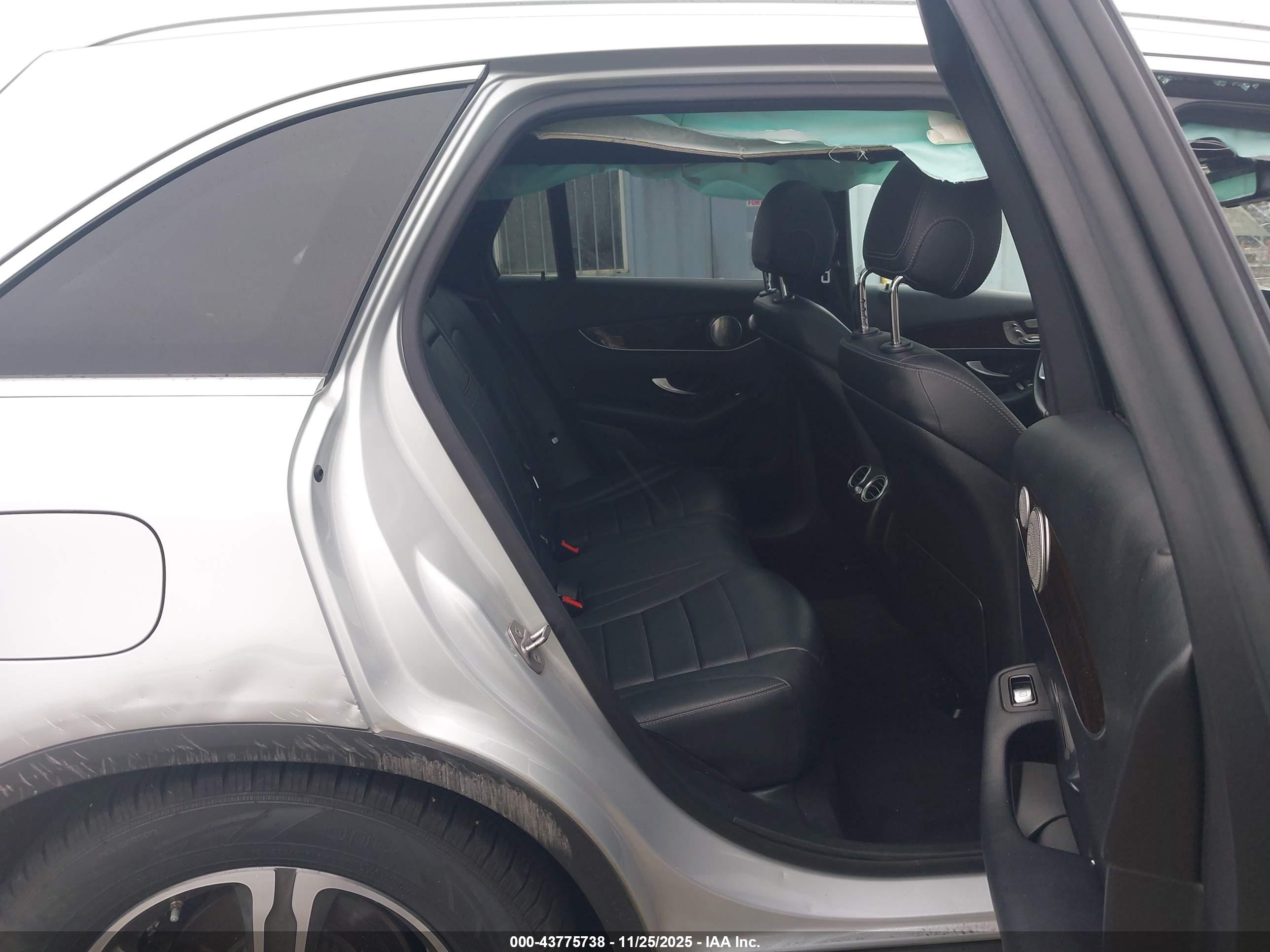 MERCEDES-BENZ GLC image 8