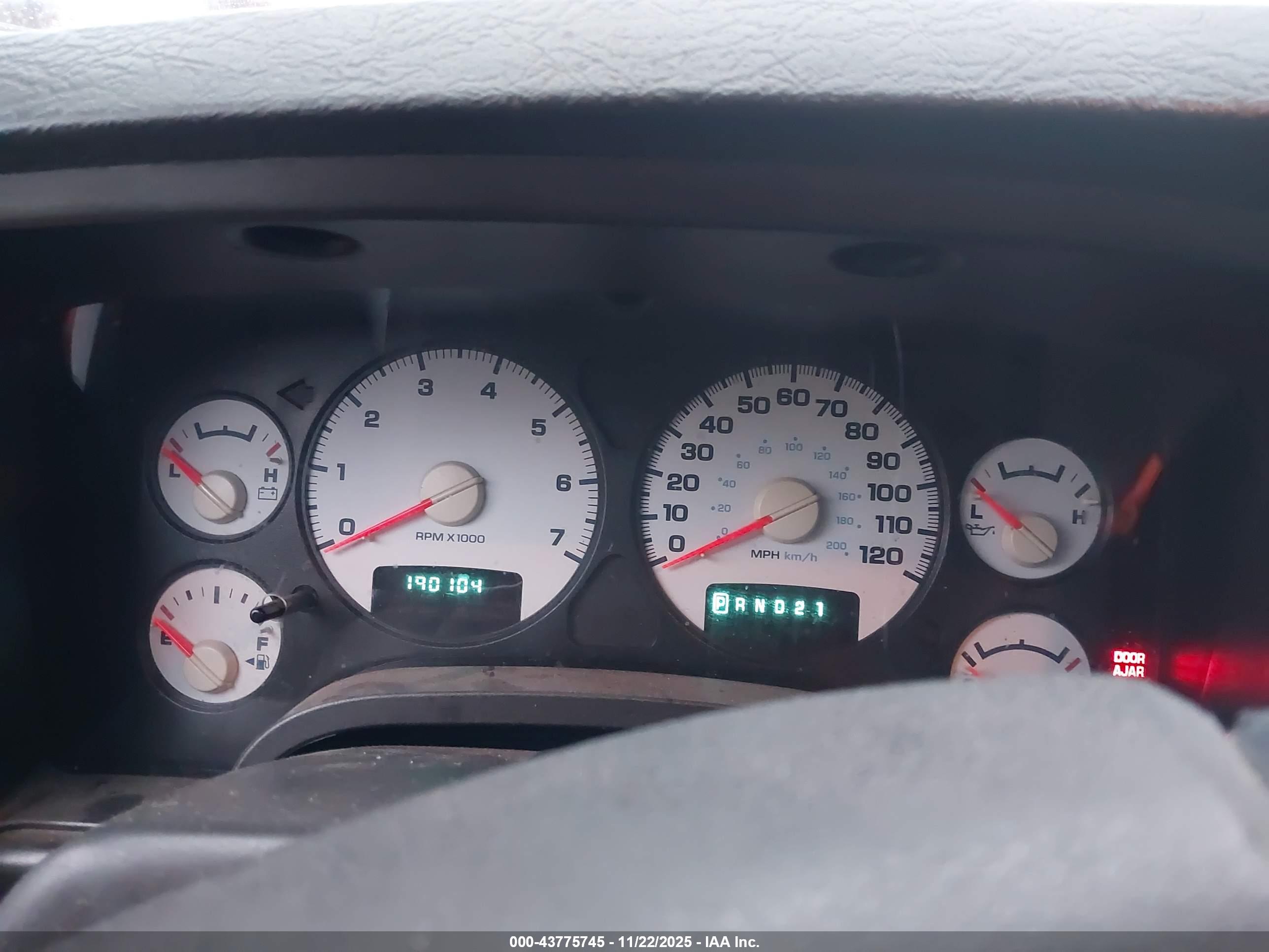 DODGE RAM image 7