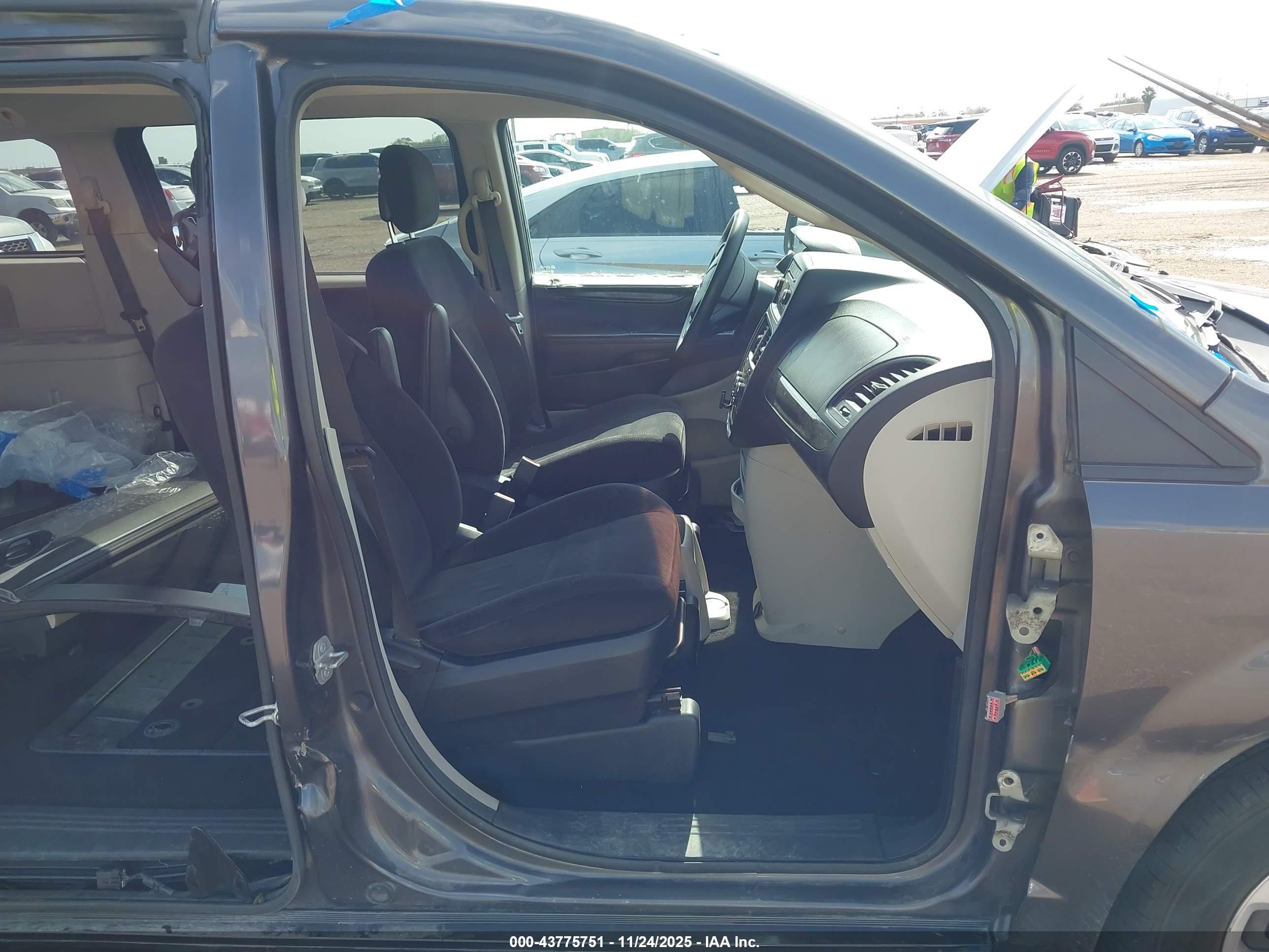 DODGE GRAND image 5