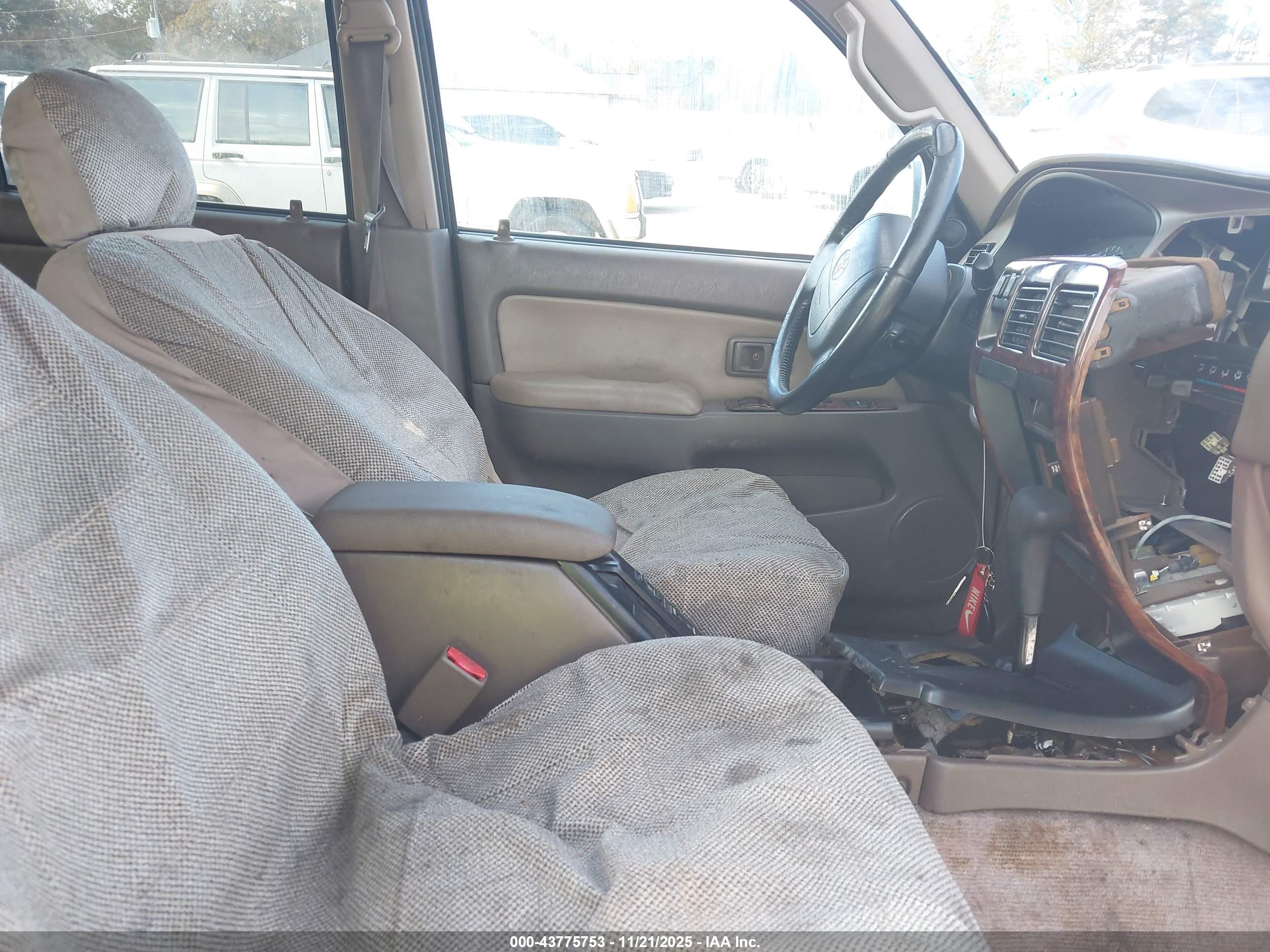 TOYOTA 4RUNNER image 5