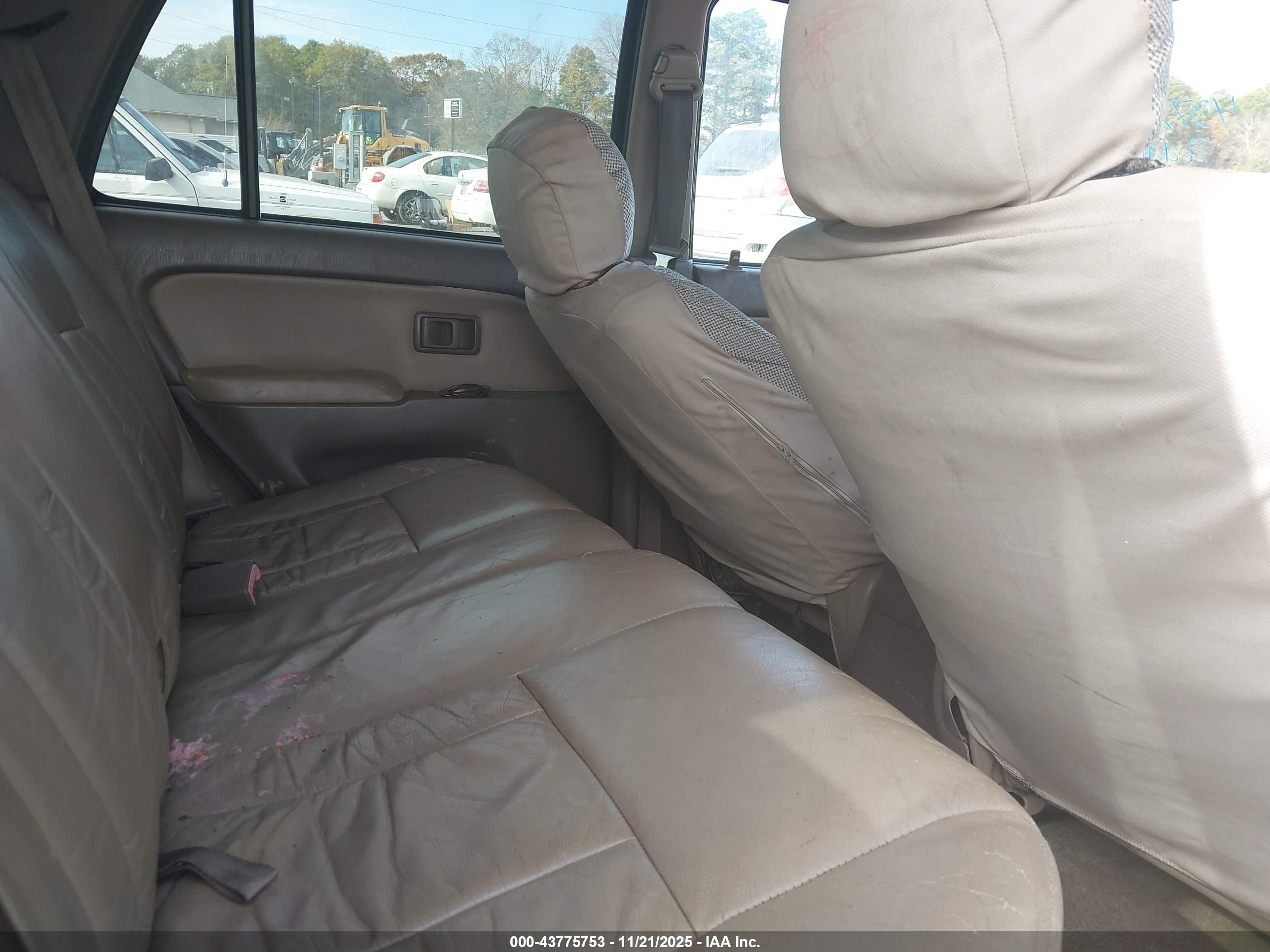 TOYOTA 4RUNNER image 8