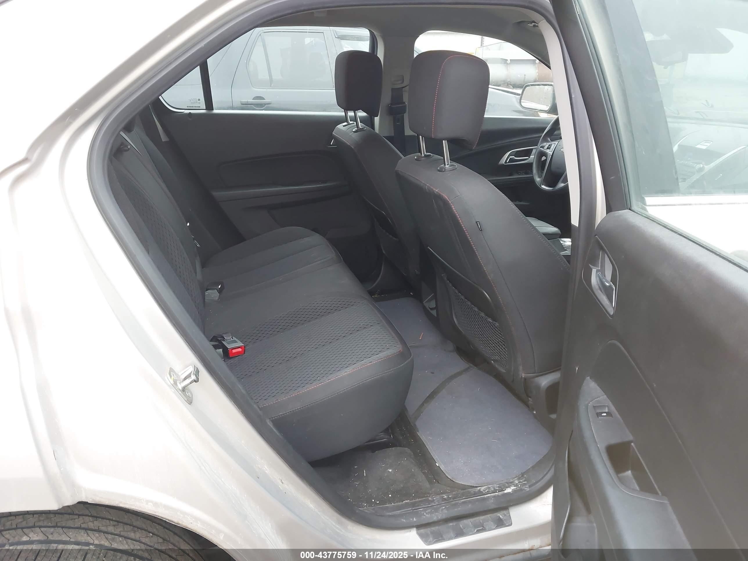 CHEVROLET EQUINOX image 8