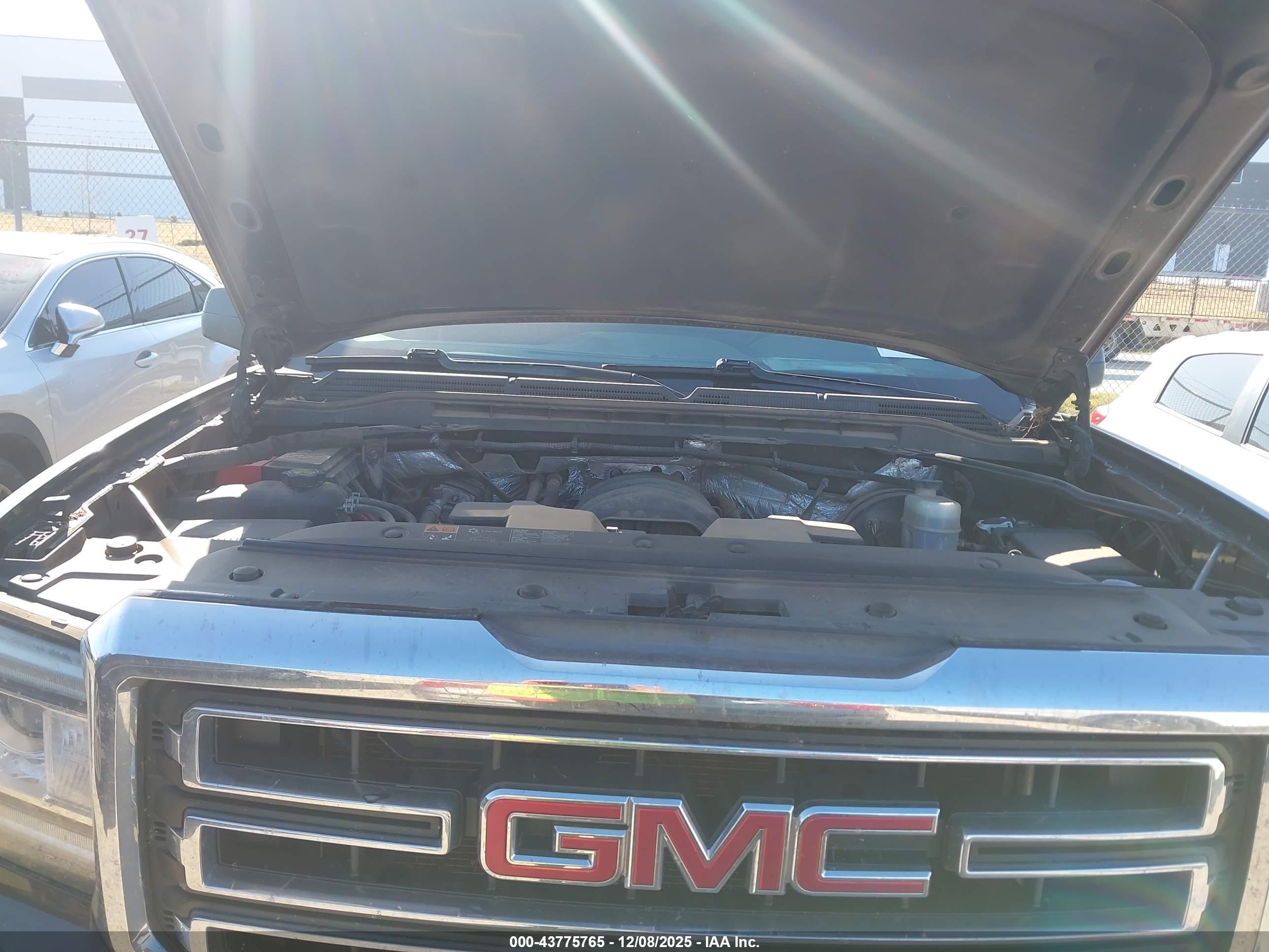 GMC SIERRA image 10