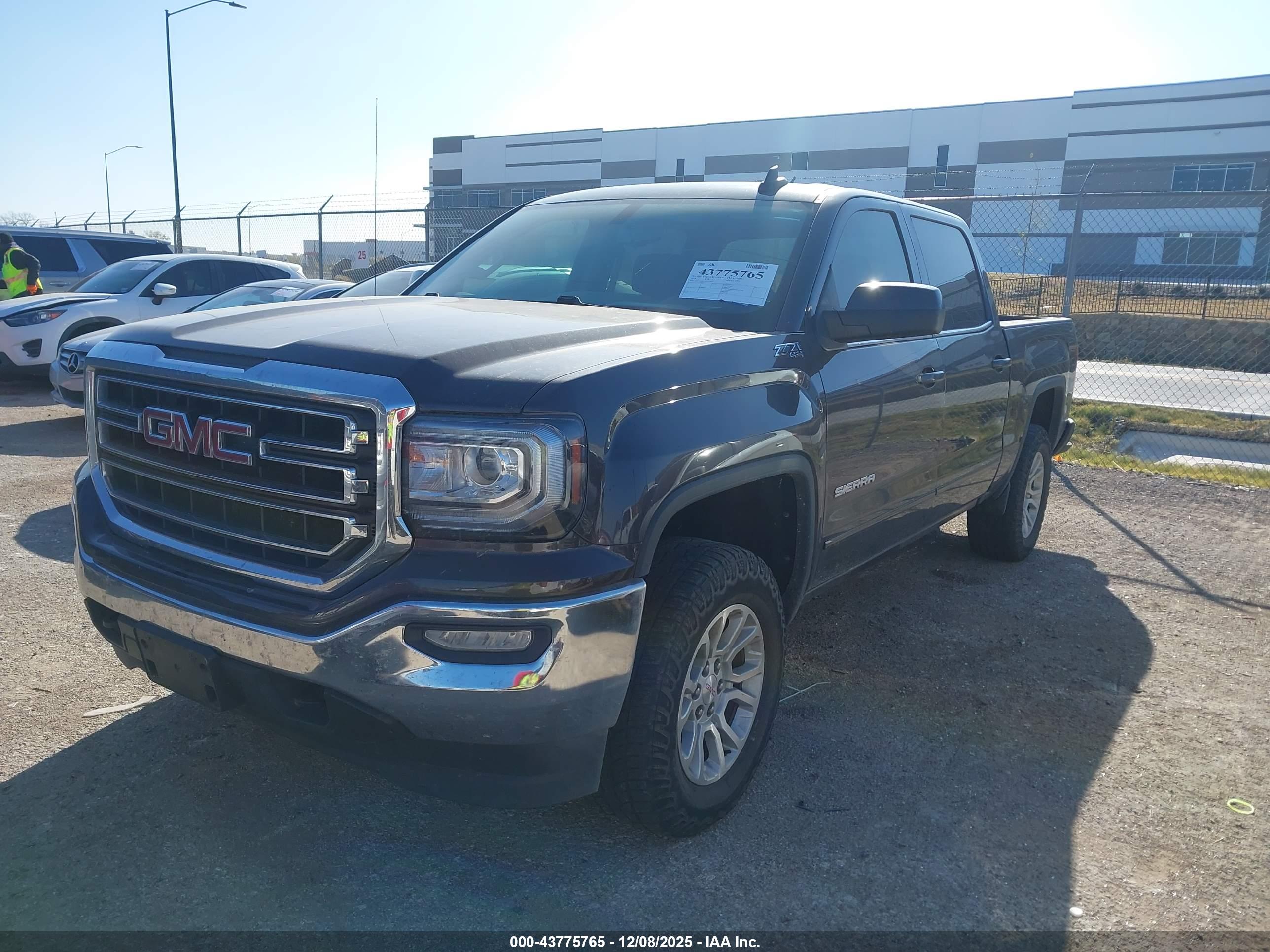 GMC SIERRA image 2