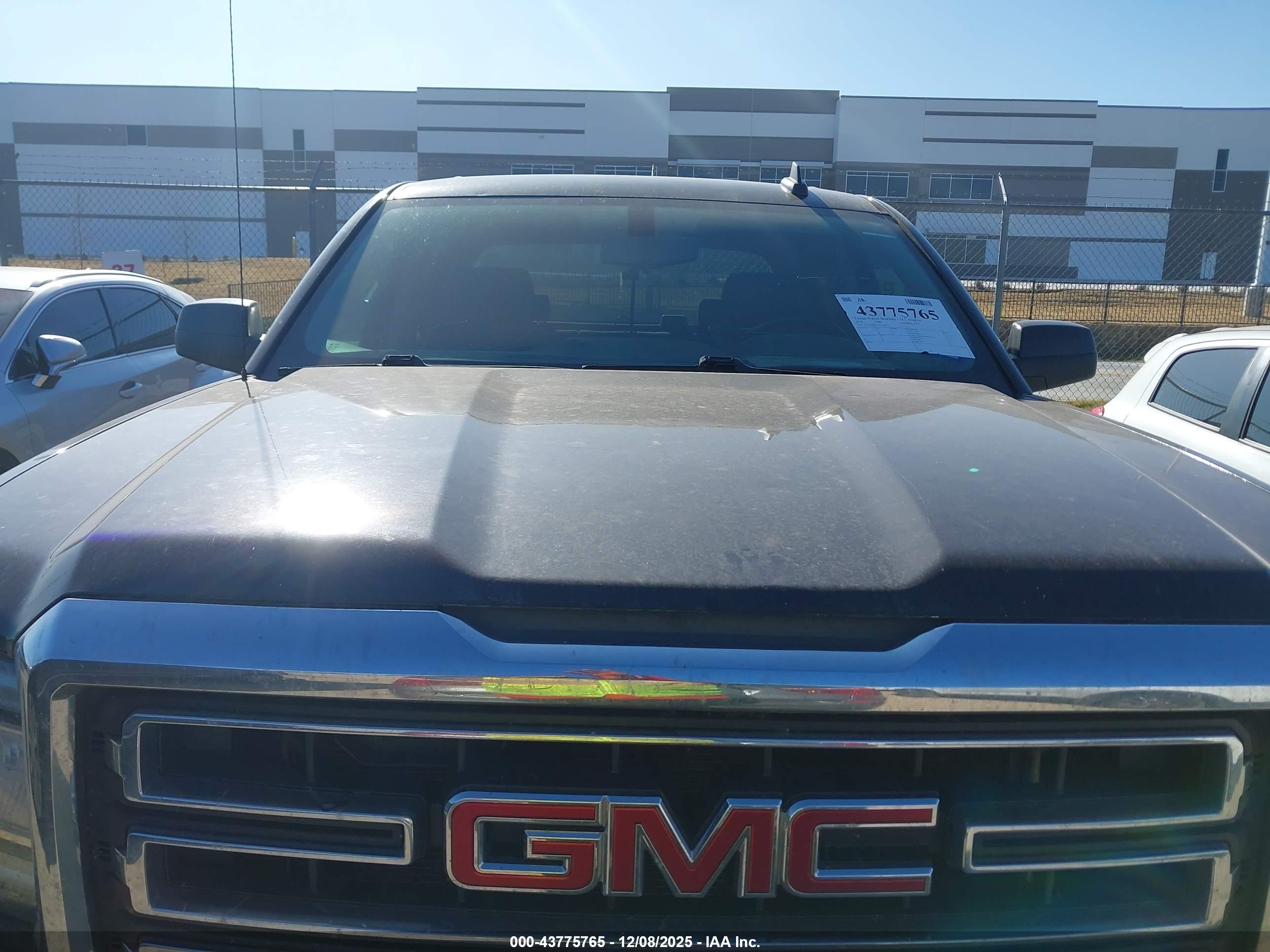GMC SIERRA image 6