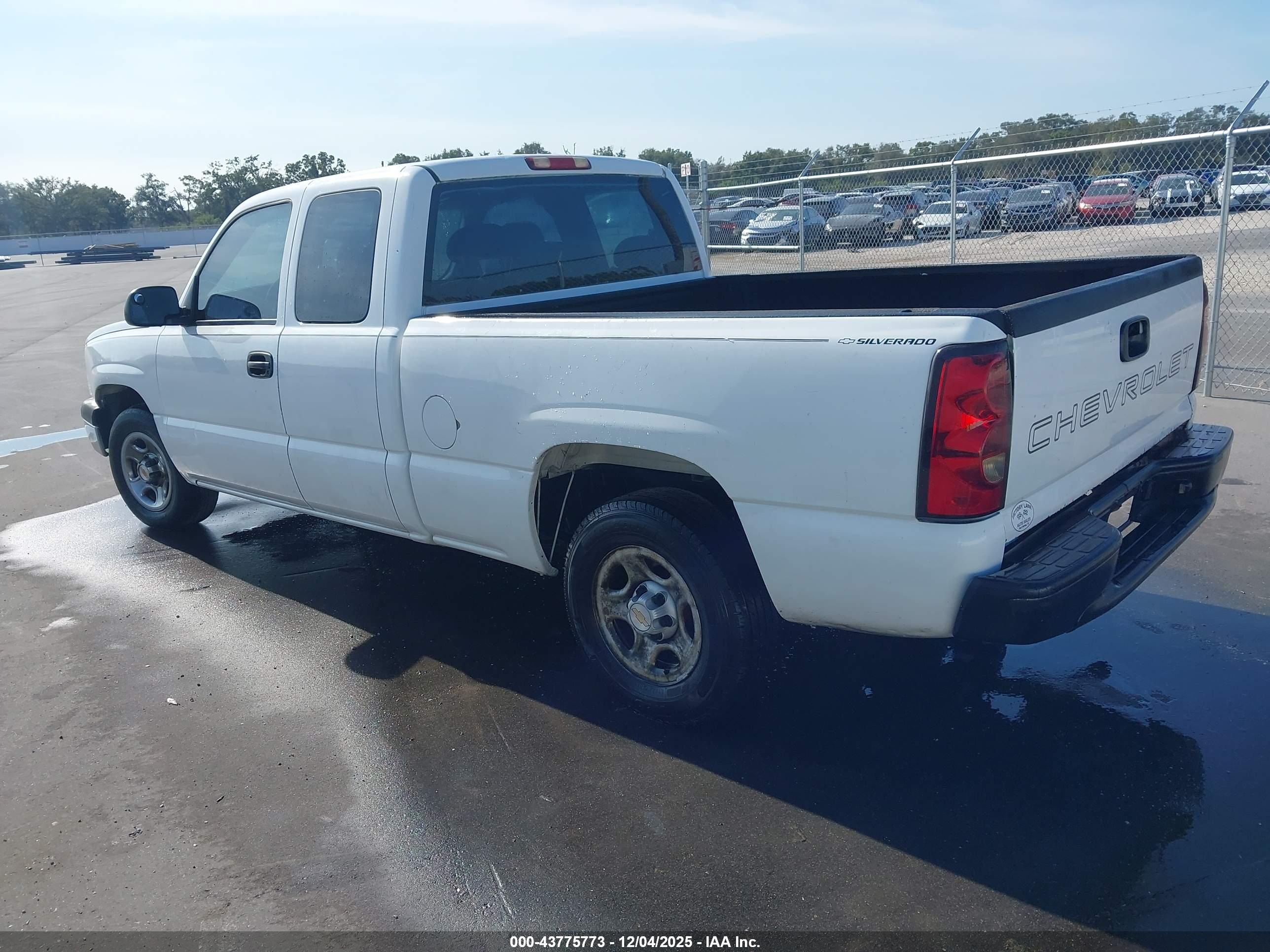 CHEVROLET SILVERADO image 3