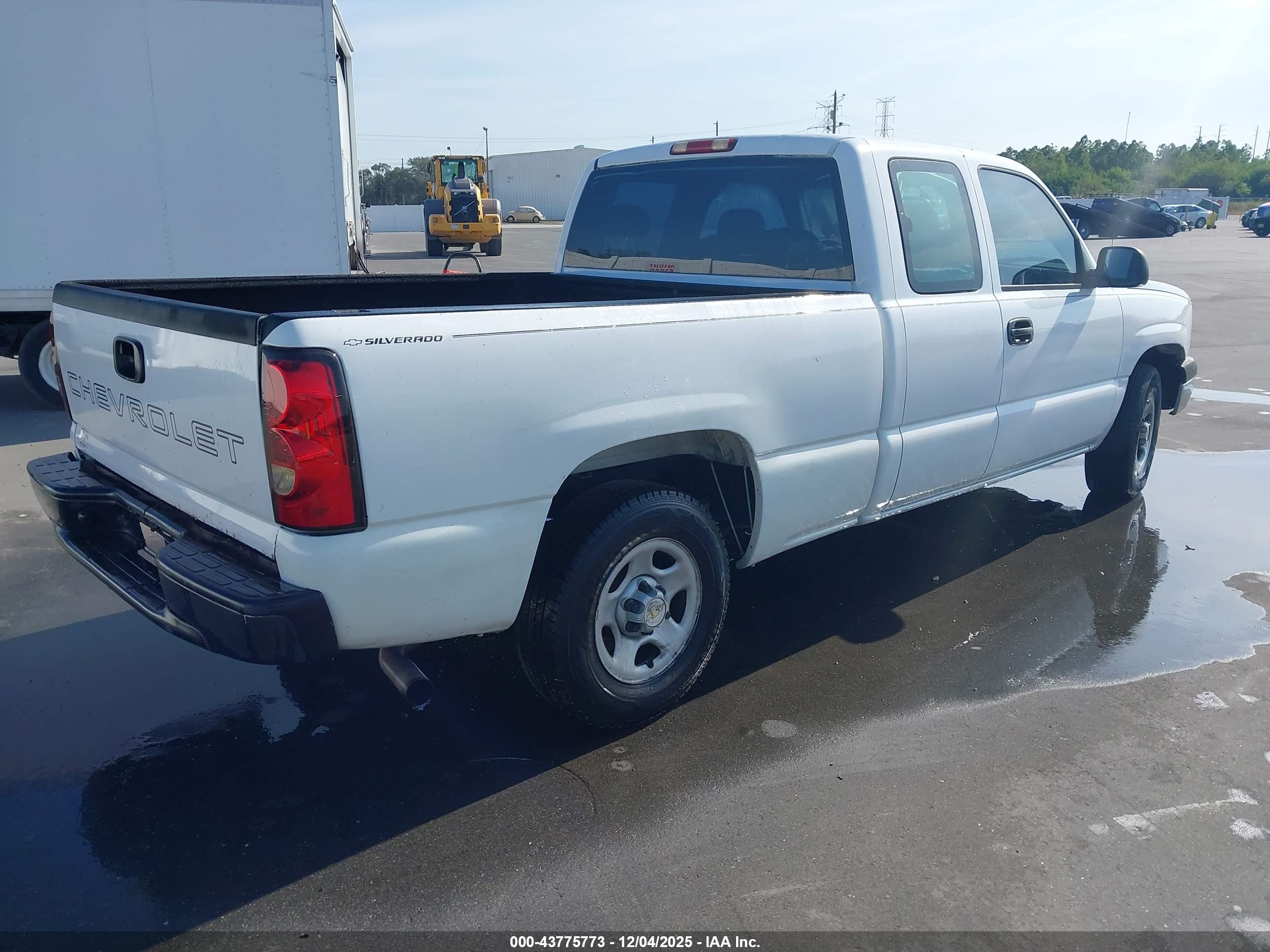 CHEVROLET SILVERADO image 4