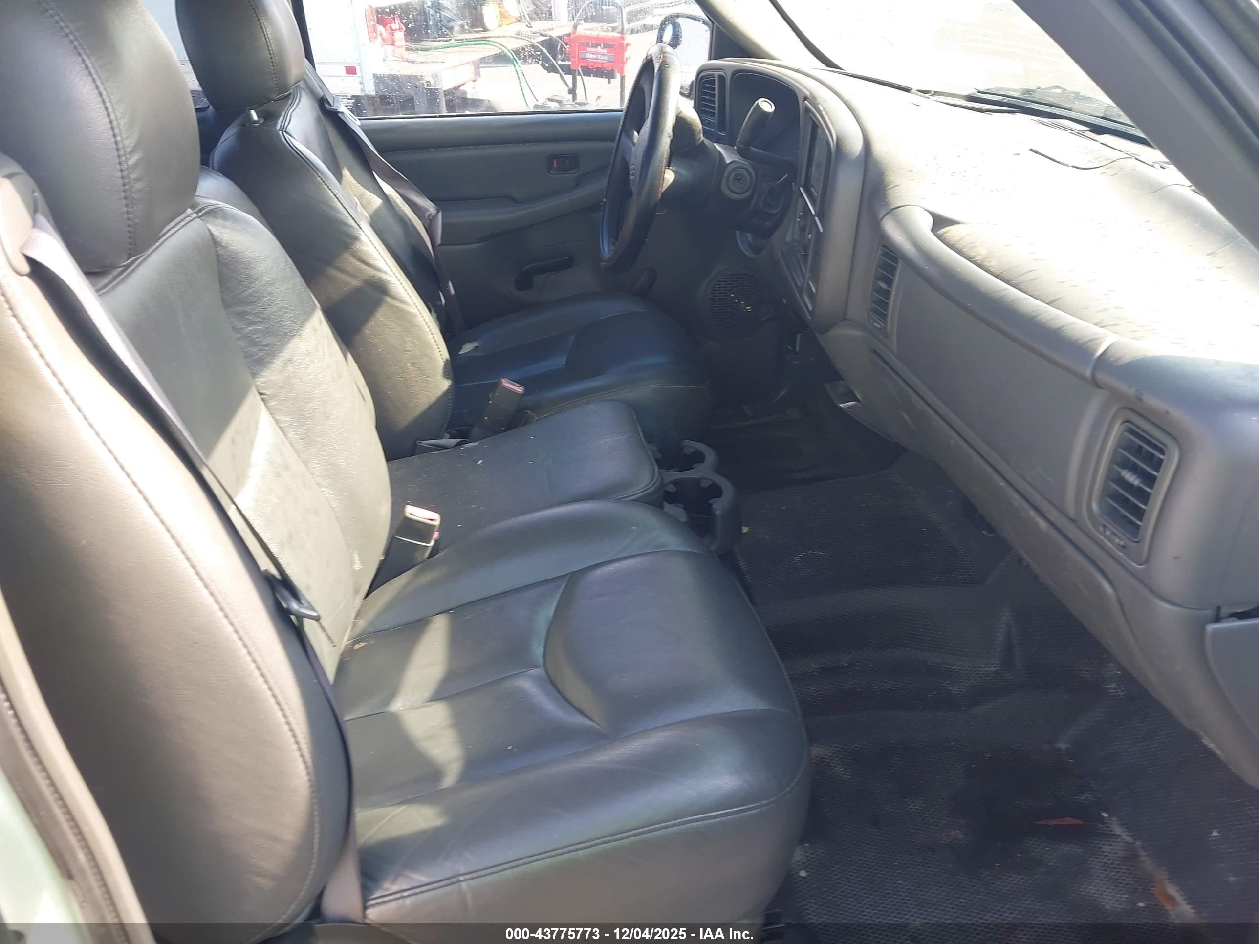CHEVROLET SILVERADO image 5