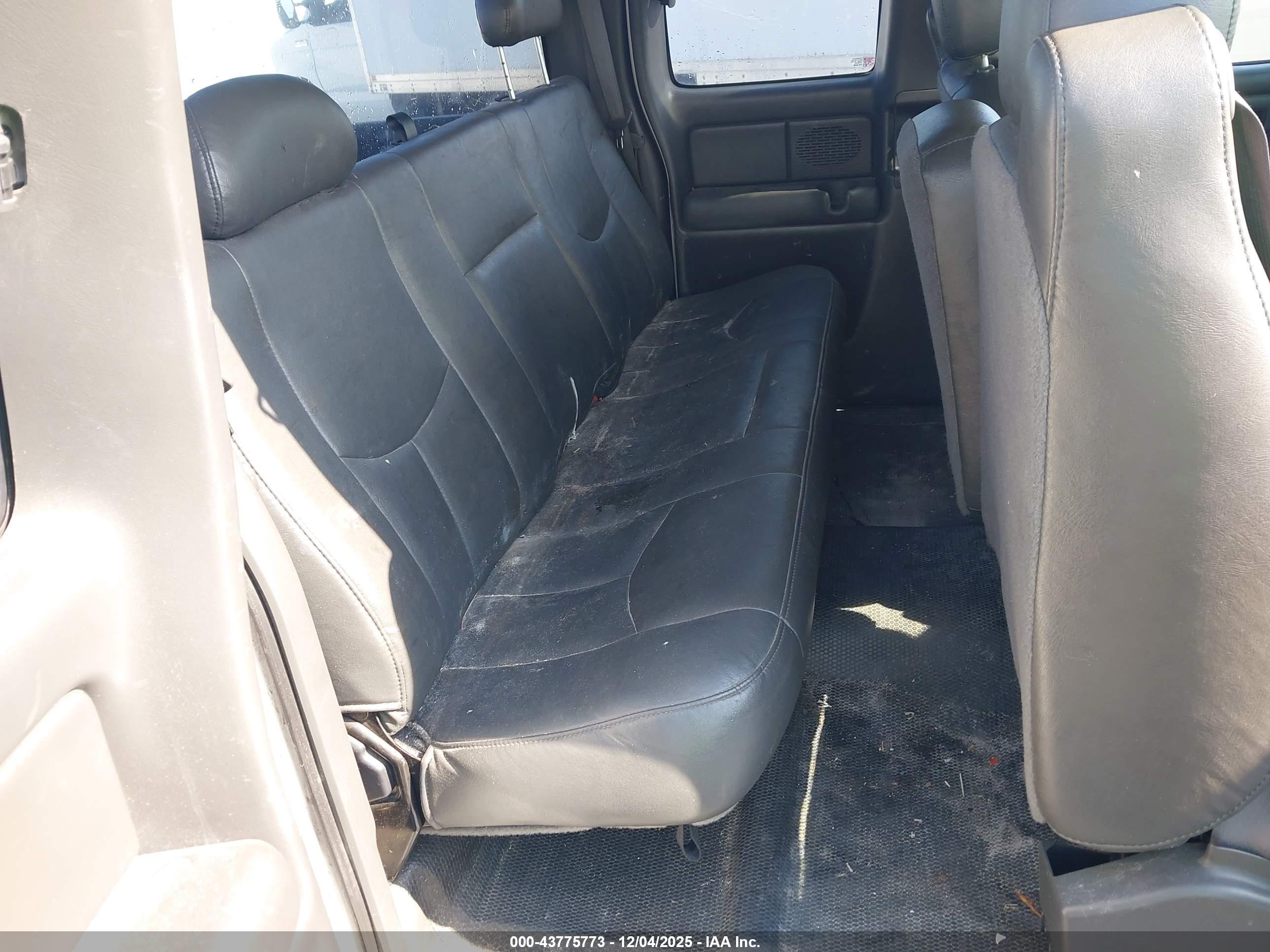 CHEVROLET SILVERADO image 8