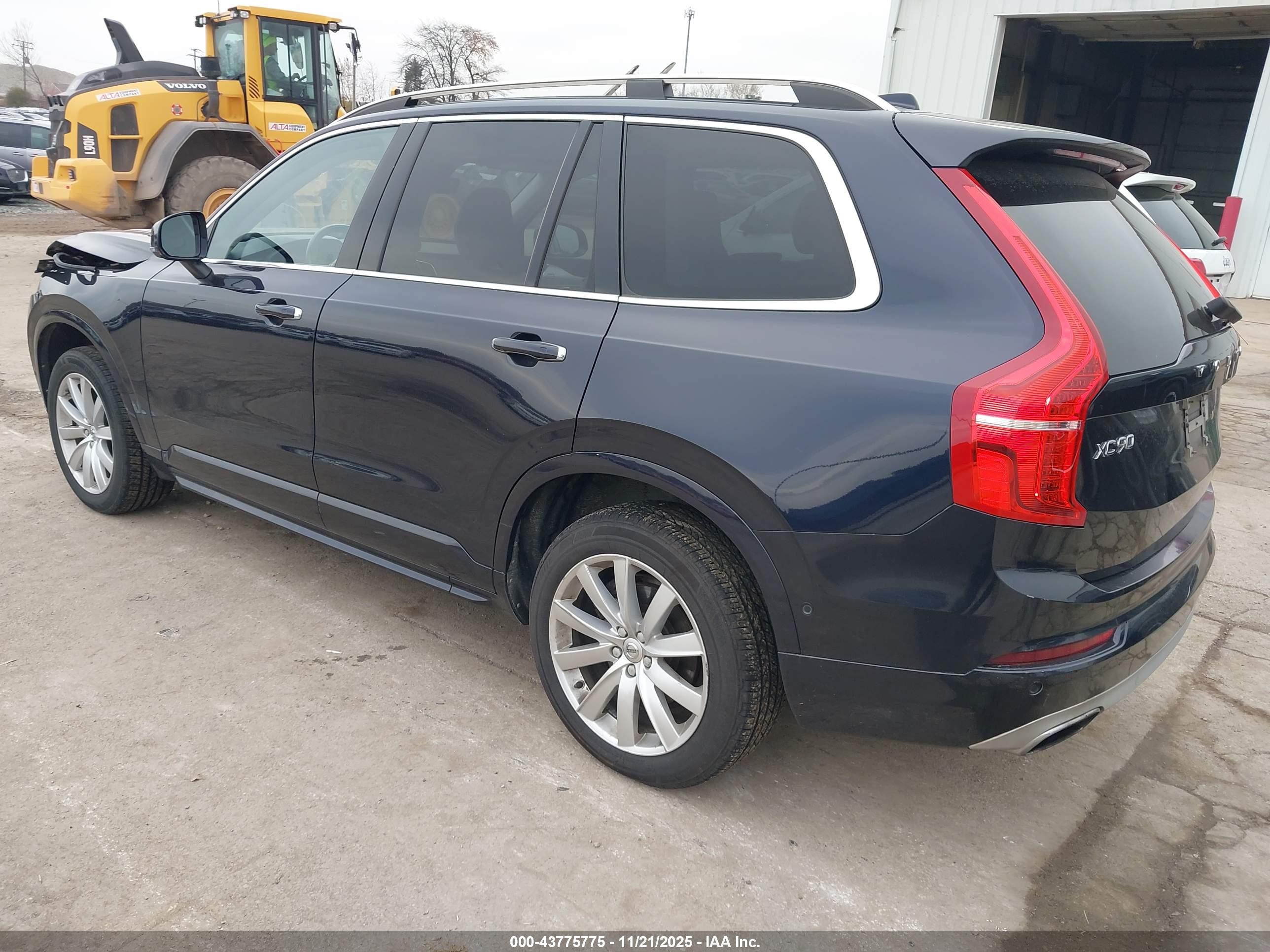 VOLVO XC90 image 3