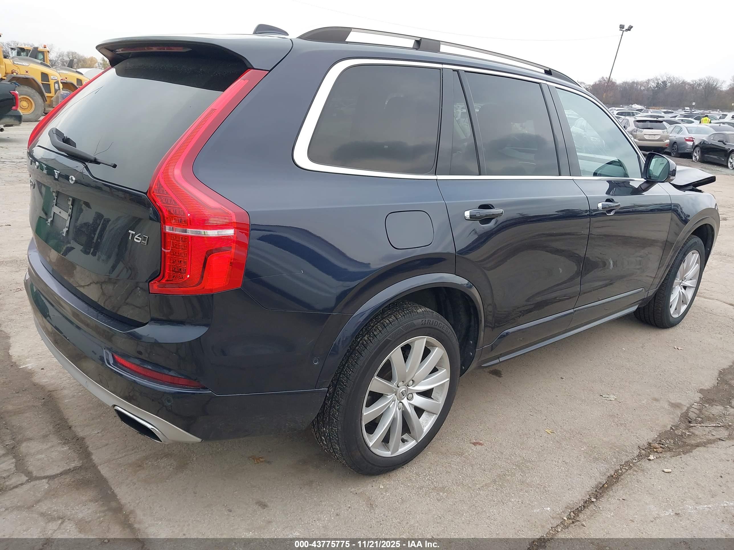 VOLVO XC90 image 4