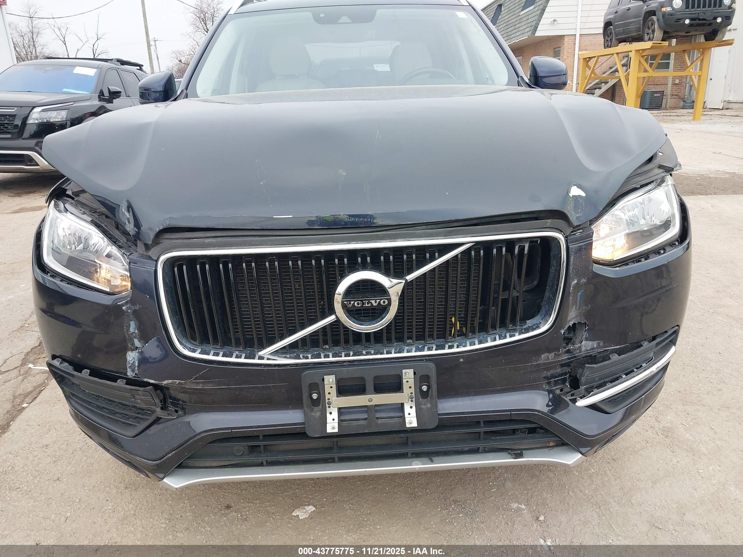 VOLVO XC90 image 6