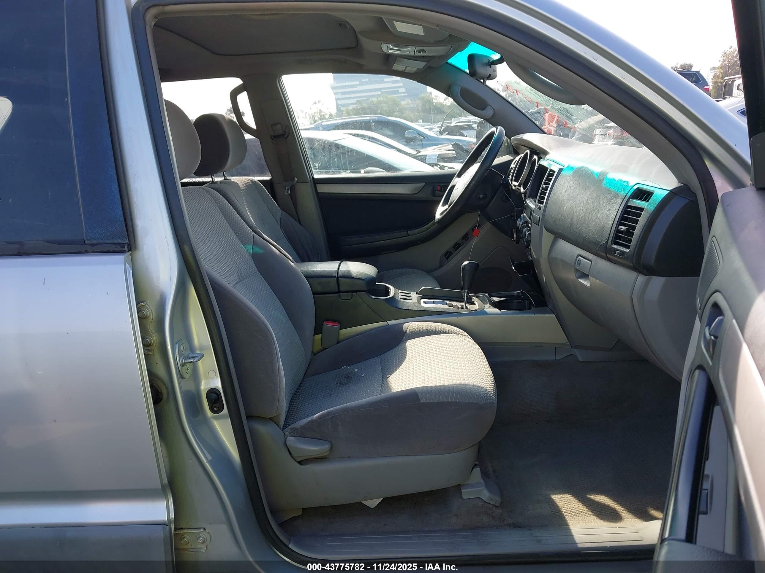 TOYOTA 4RUNNER image 5