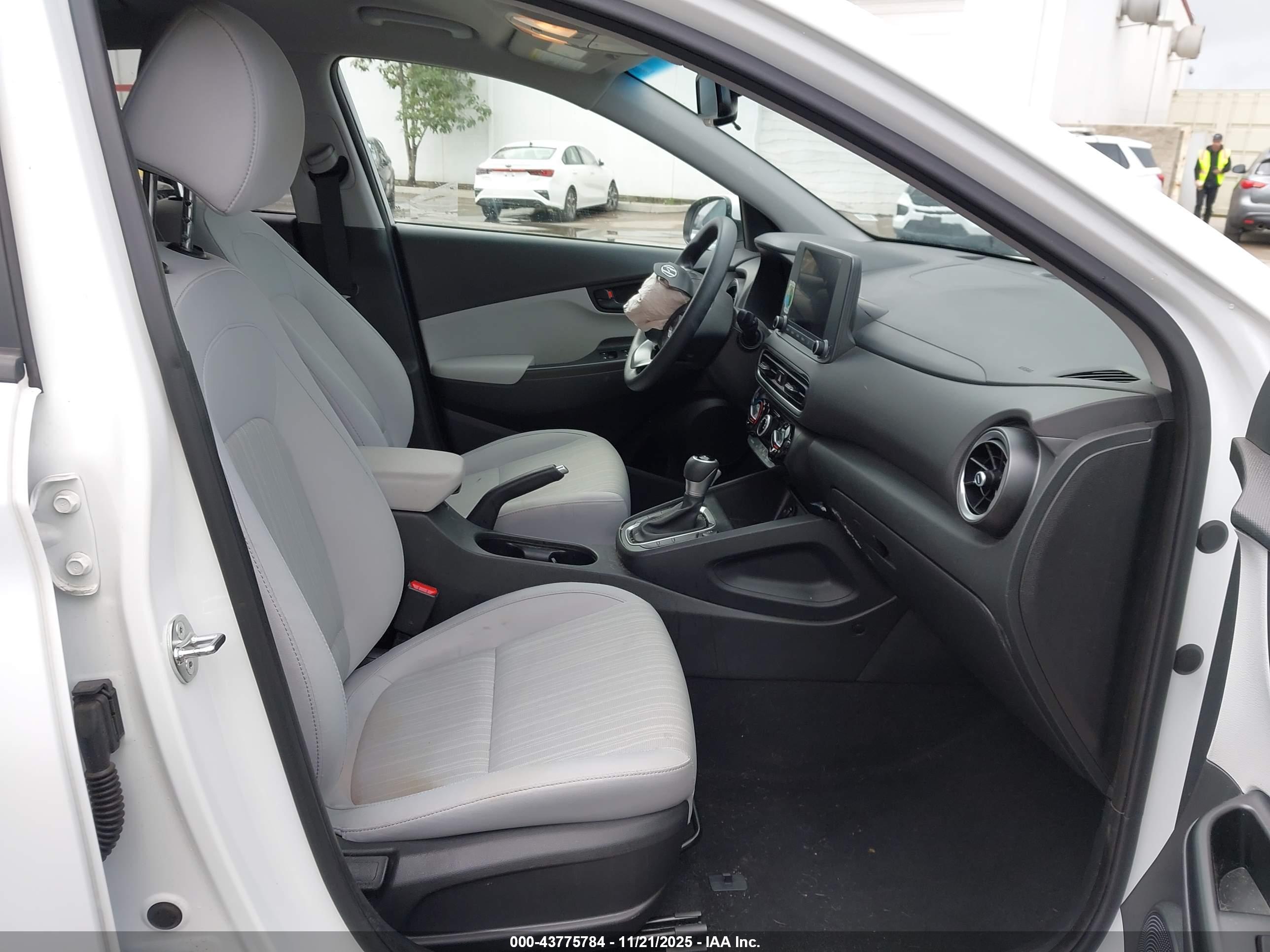 HYUNDAI KONA image 5