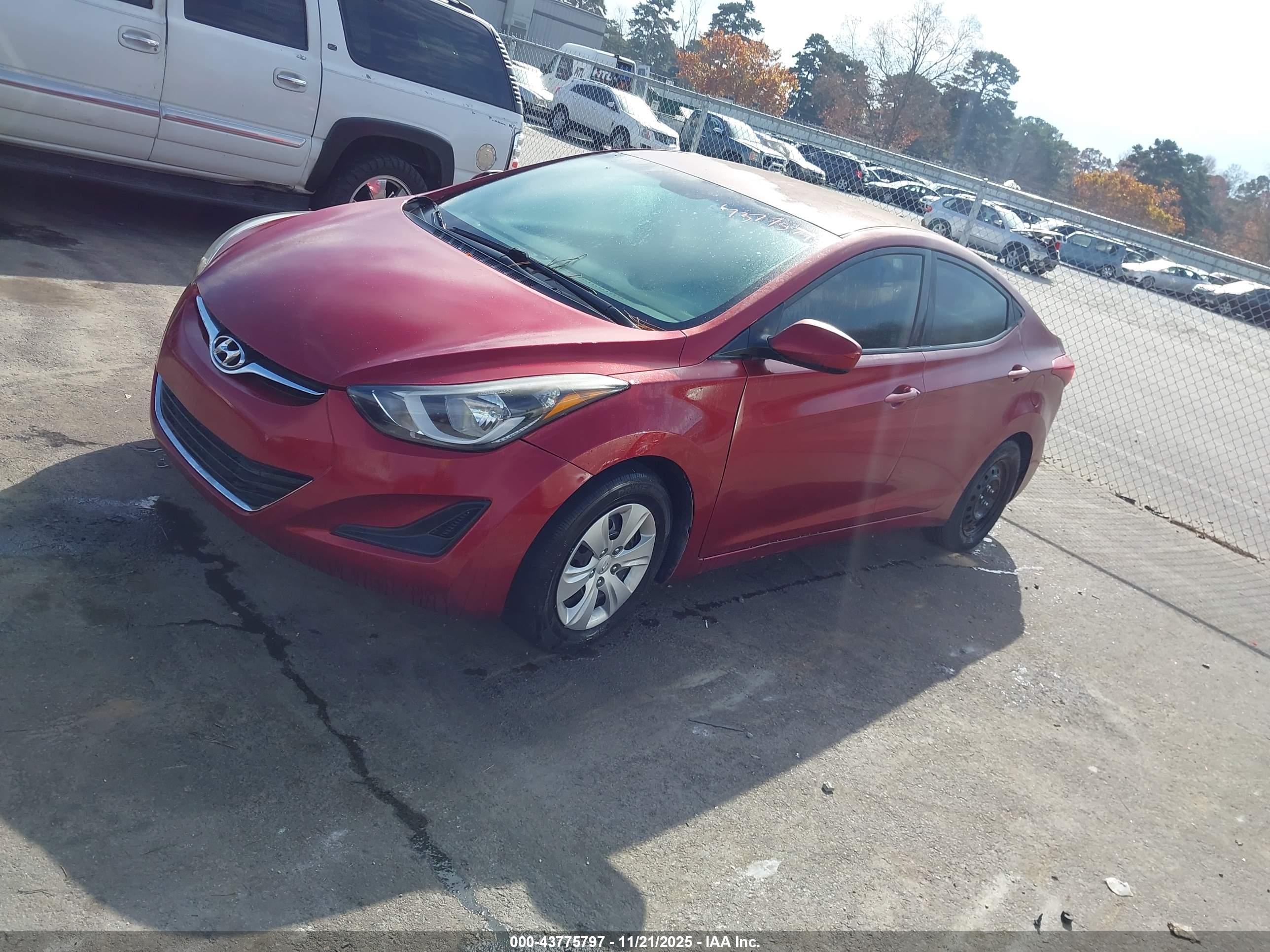 HYUNDAI ELANTRA image 2