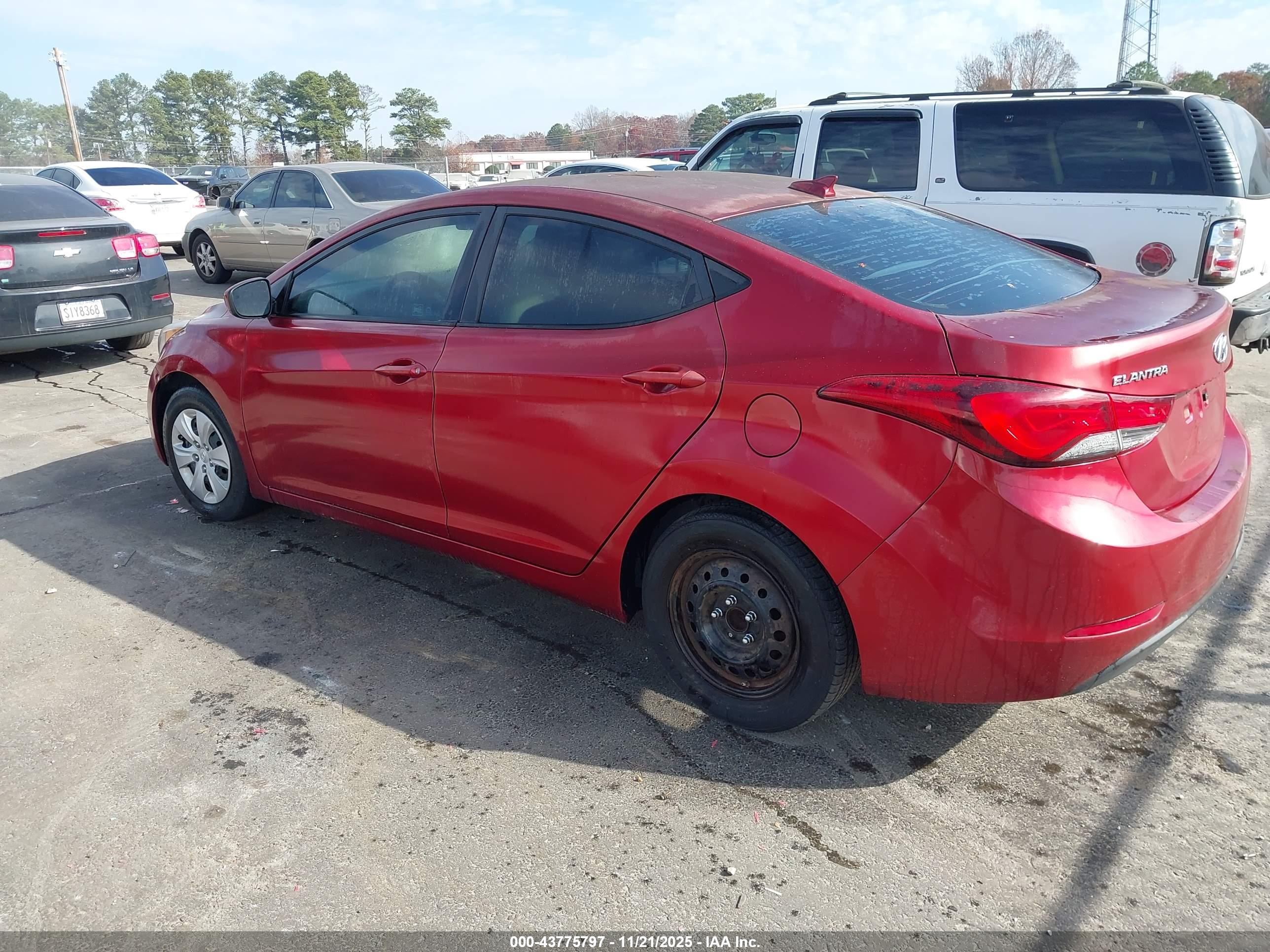 HYUNDAI ELANTRA image 3