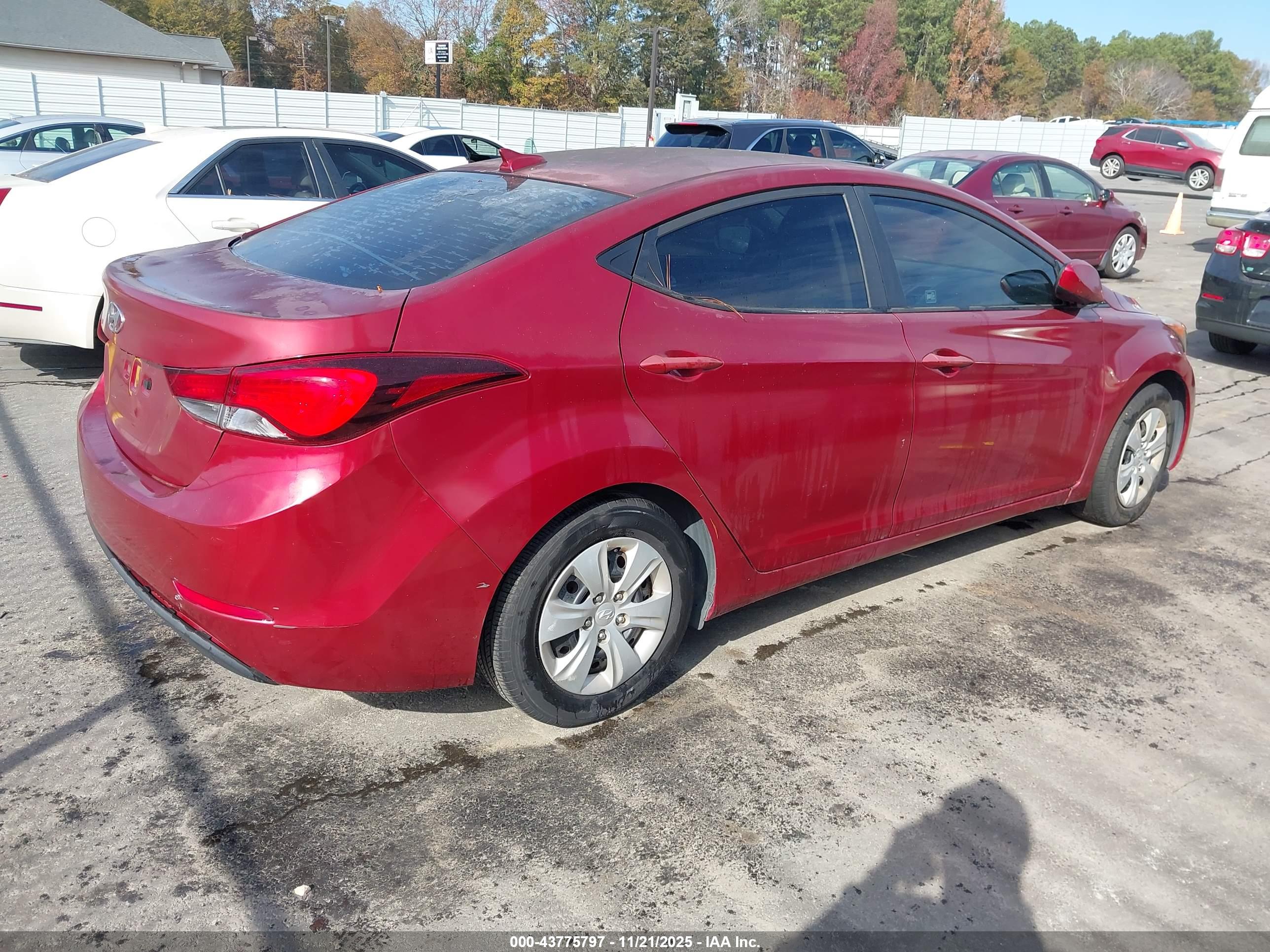 HYUNDAI ELANTRA image 4