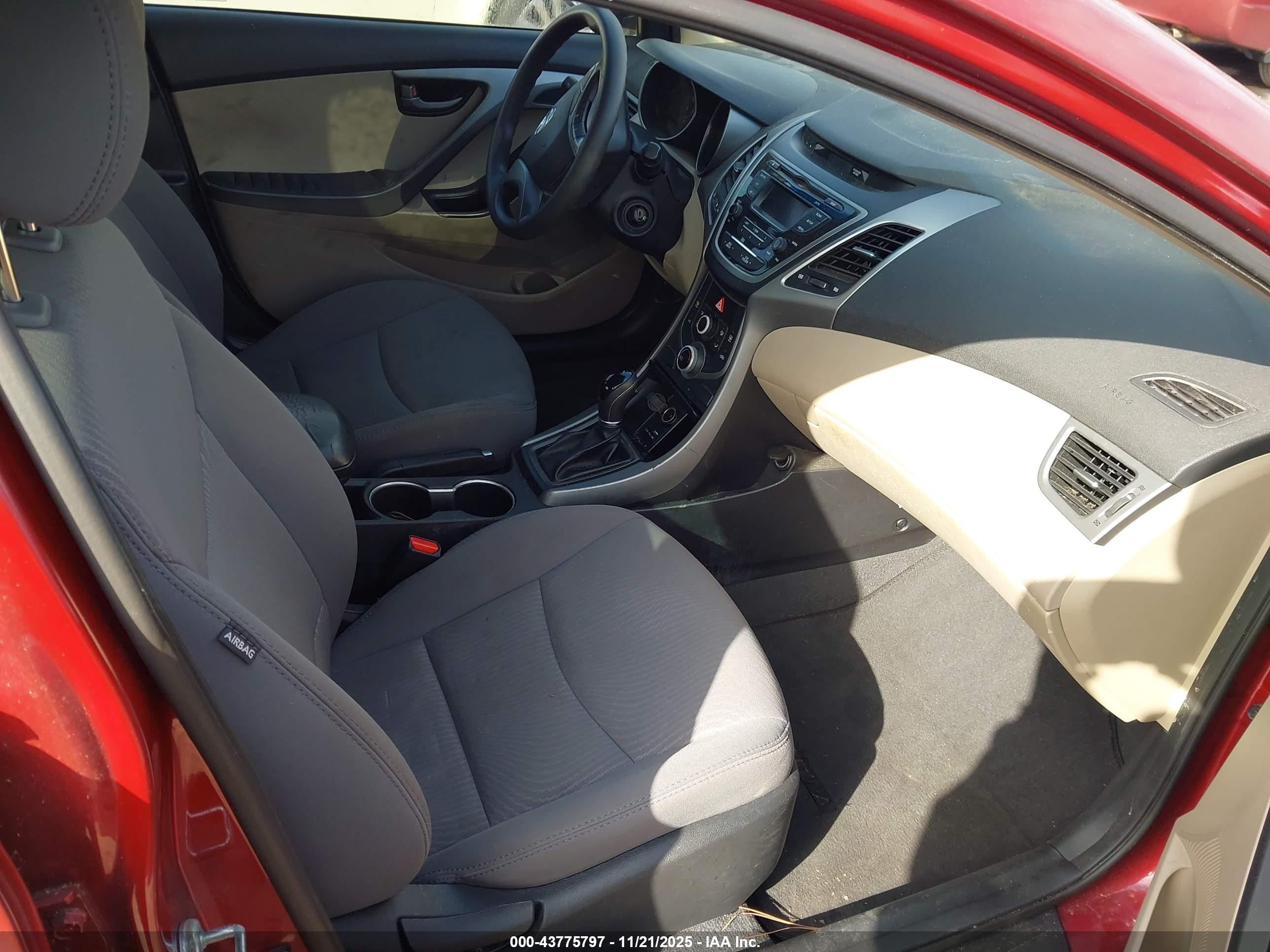 HYUNDAI ELANTRA image 5