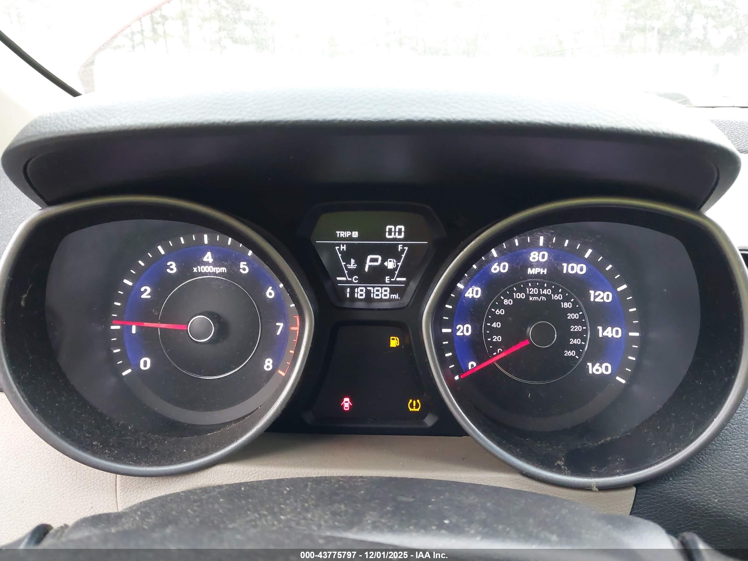 HYUNDAI ELANTRA image 7