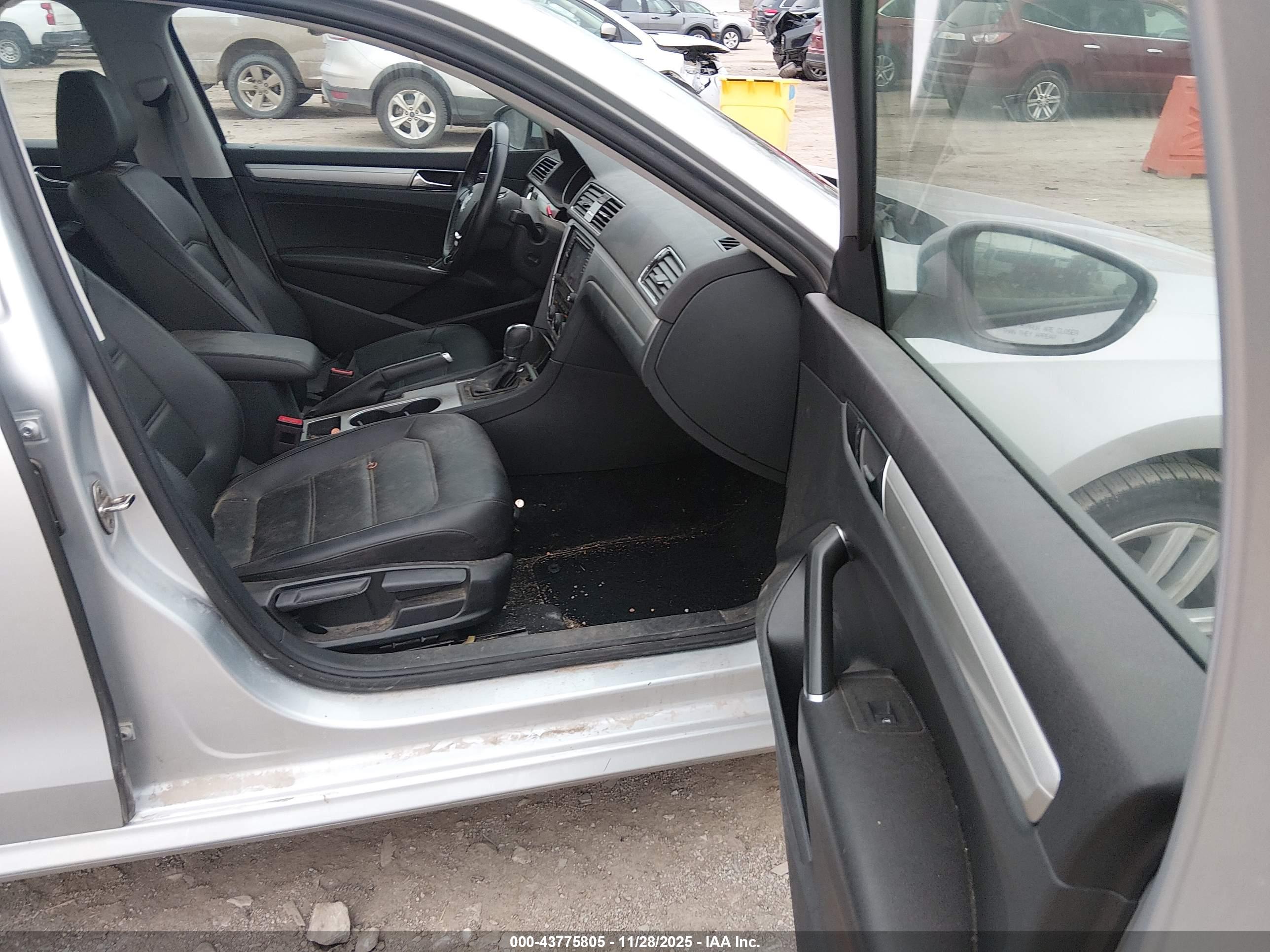VOLKSWAGEN PASSAT image 5