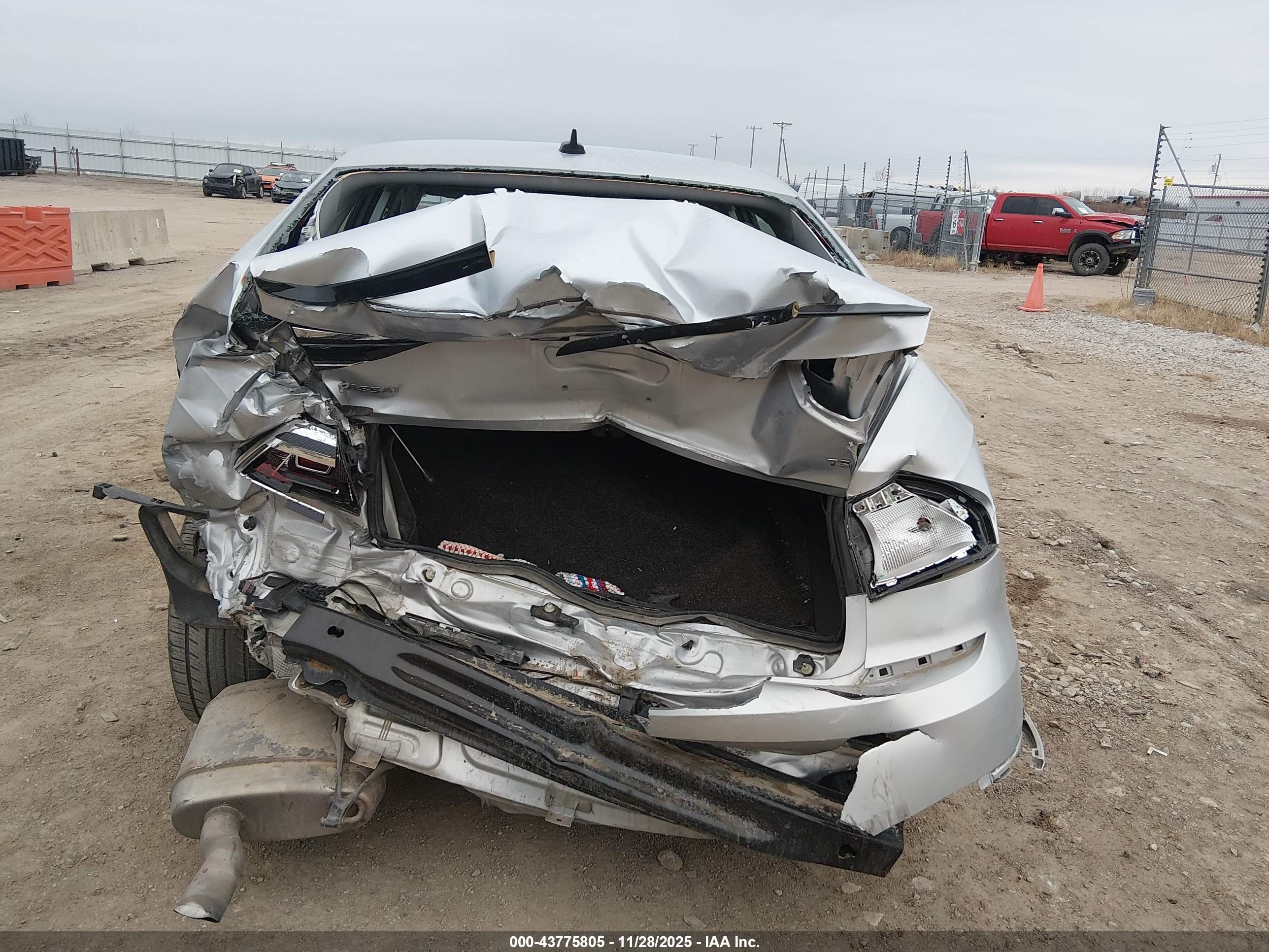 VOLKSWAGEN PASSAT image 6