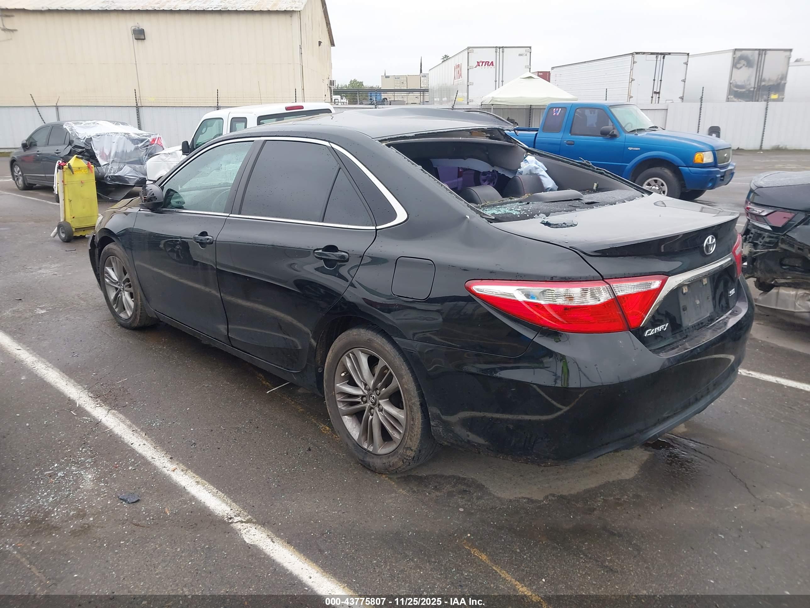 TOYOTA CAMRY image 3