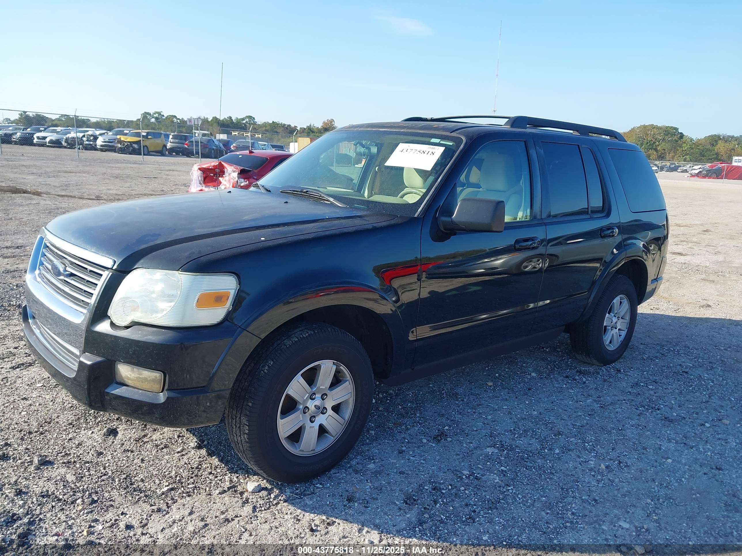 FORD EXPLORER image 2