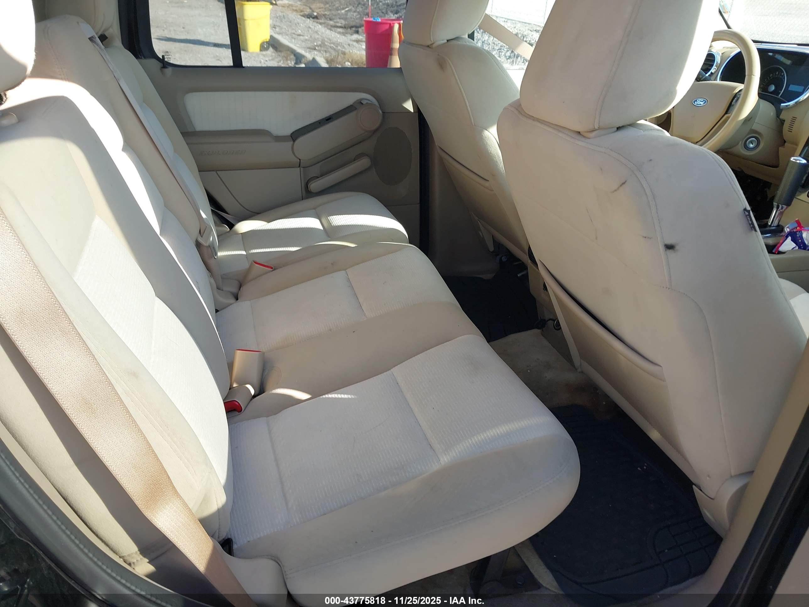 FORD EXPLORER image 8