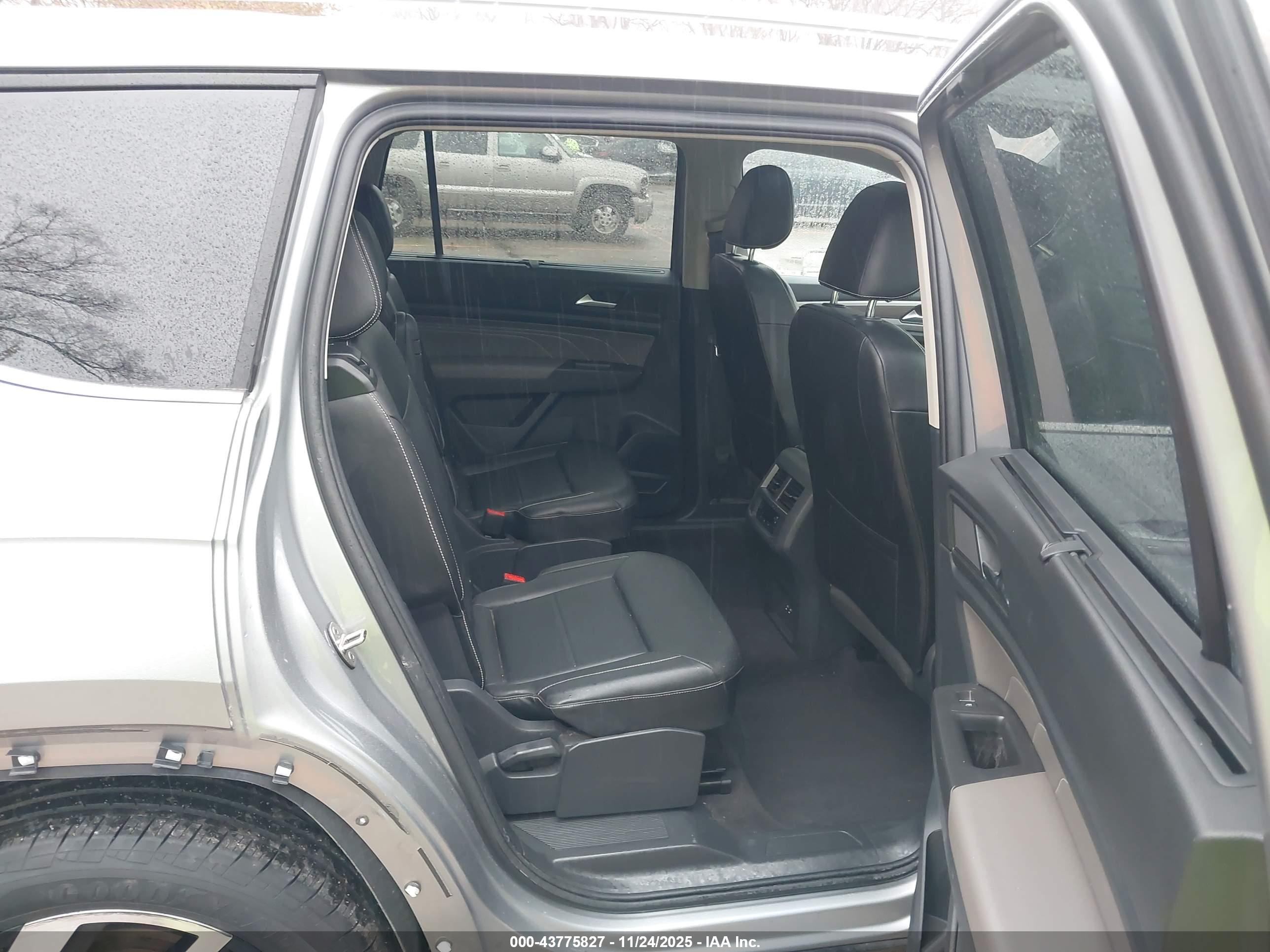 VOLKSWAGEN ATLAS image 8