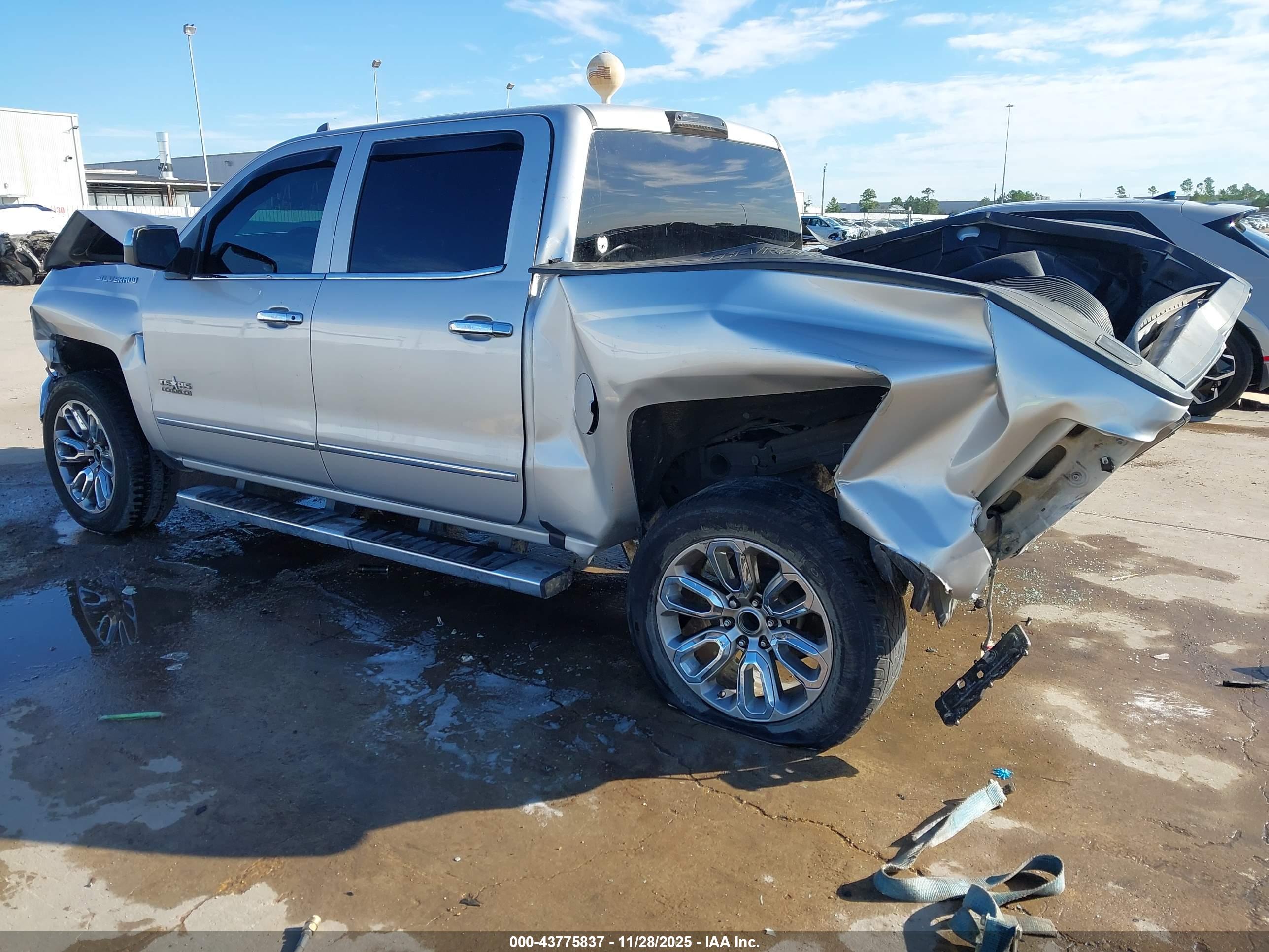 CHEVROLET SILVERADO image 3