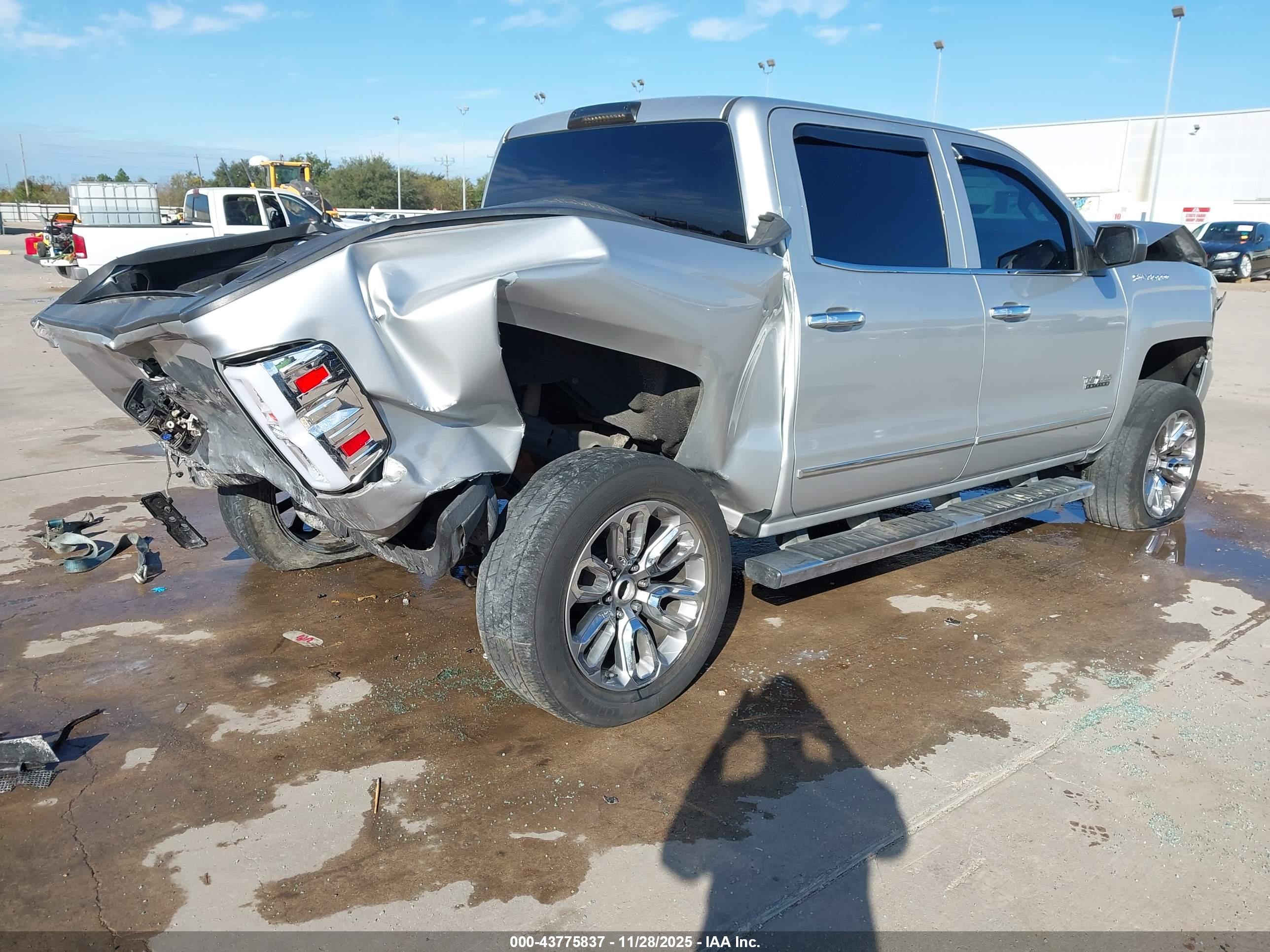 CHEVROLET SILVERADO image 4