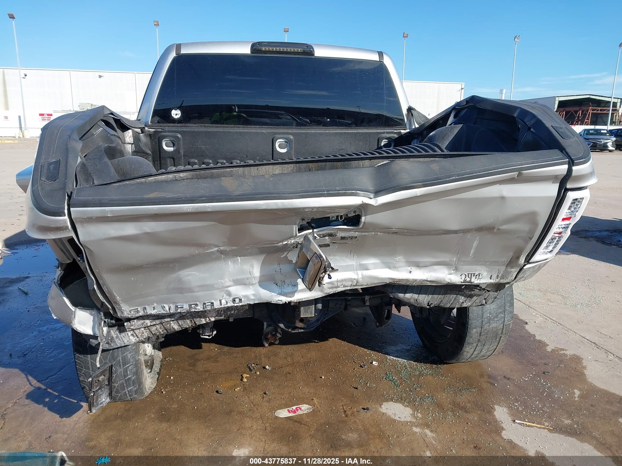 CHEVROLET SILVERADO image 6