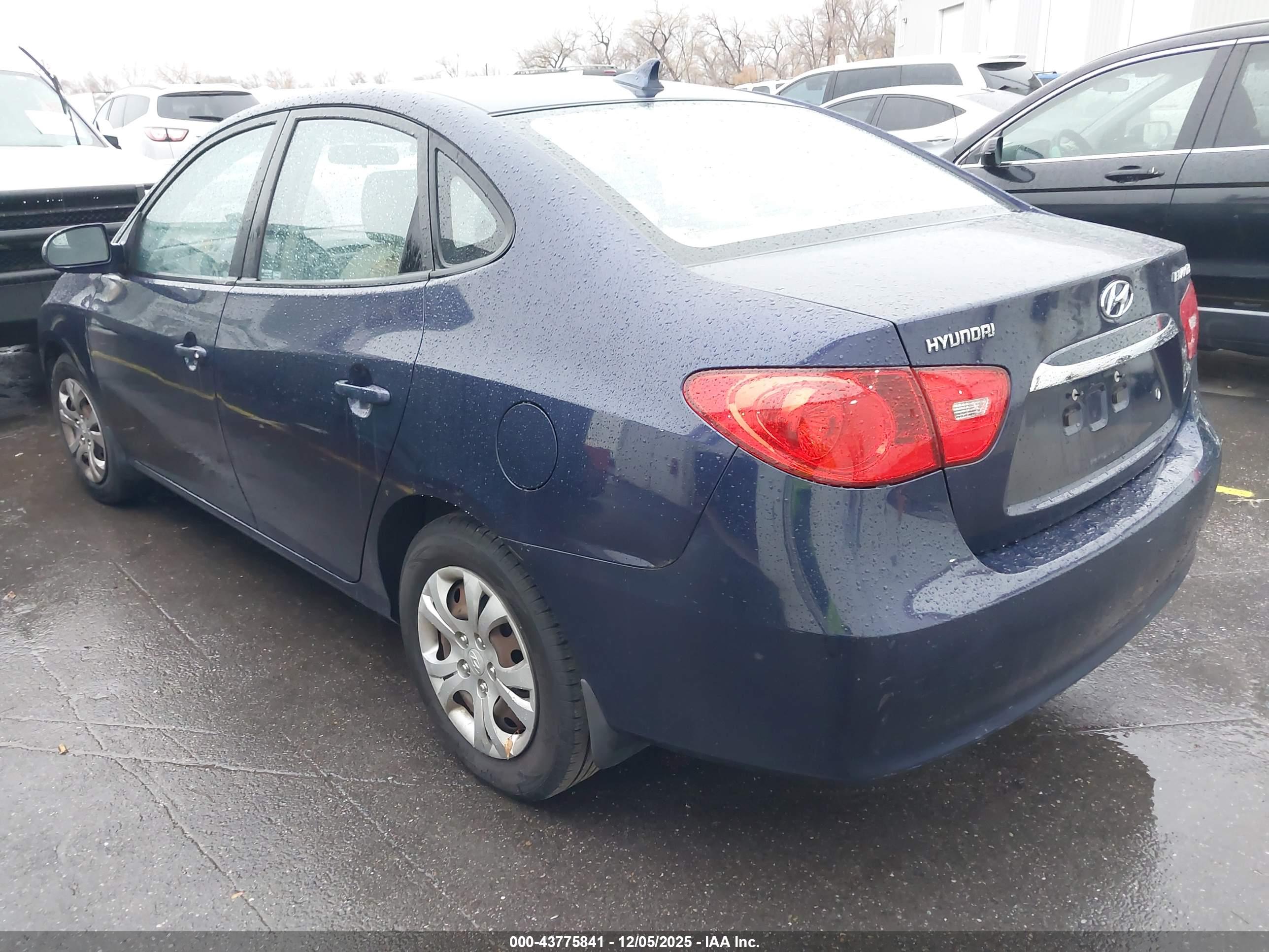 HYUNDAI ELANTRA image 3