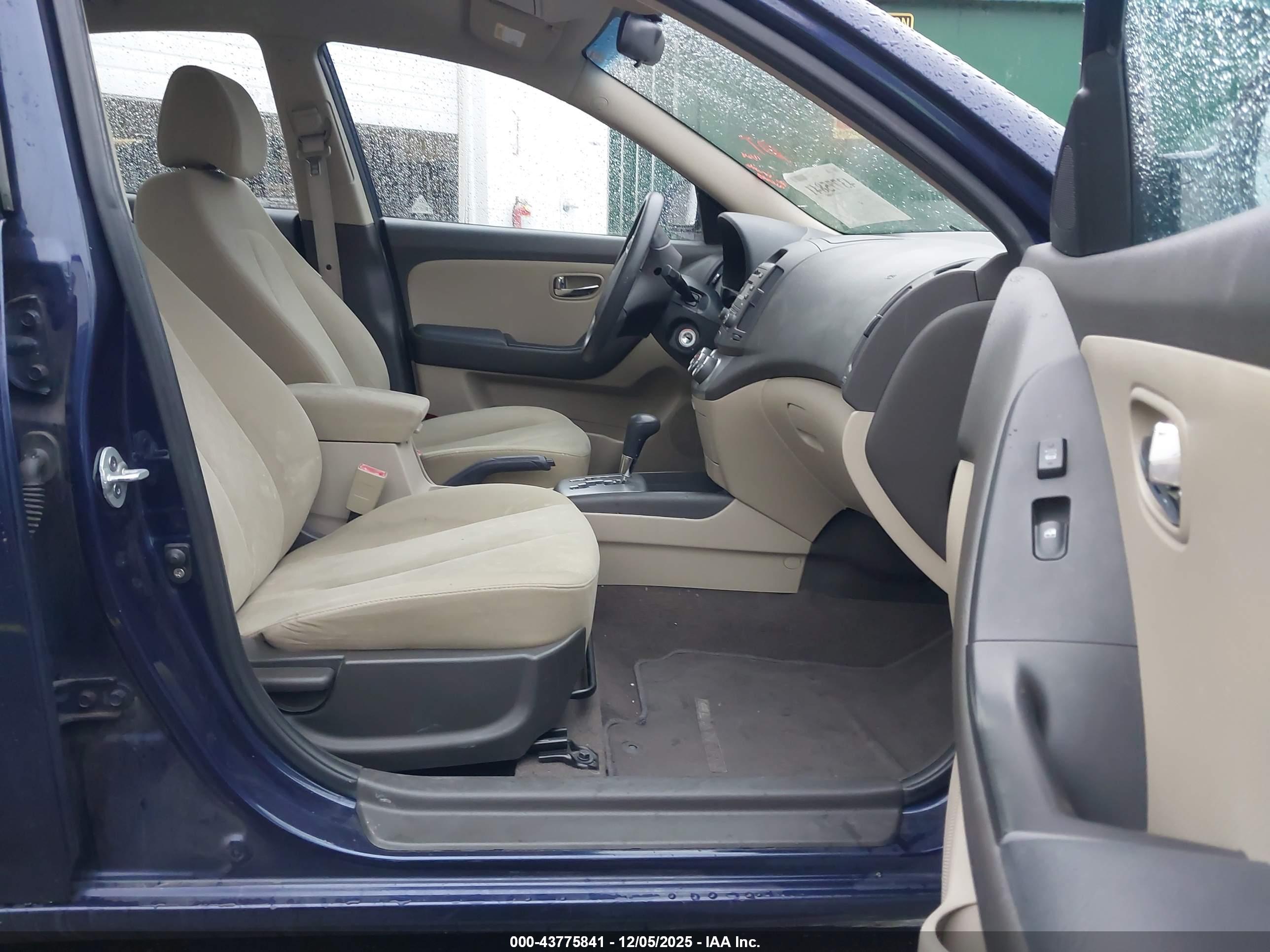 HYUNDAI ELANTRA image 5
