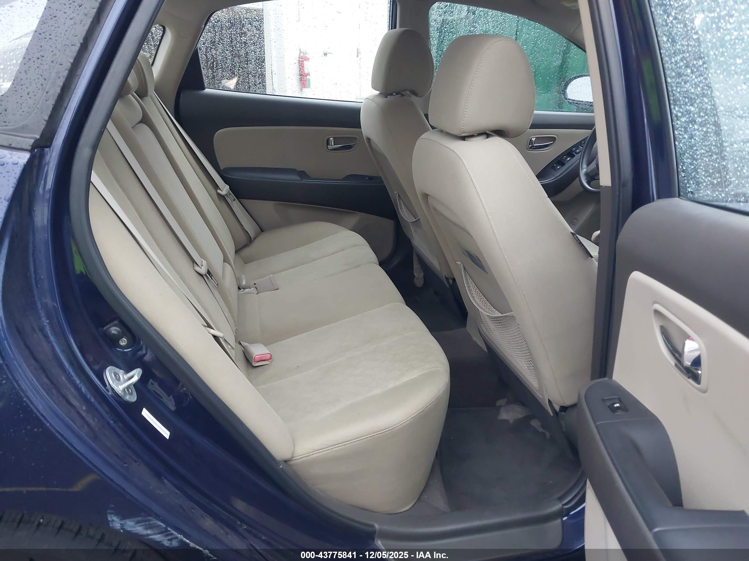 HYUNDAI ELANTRA image 8